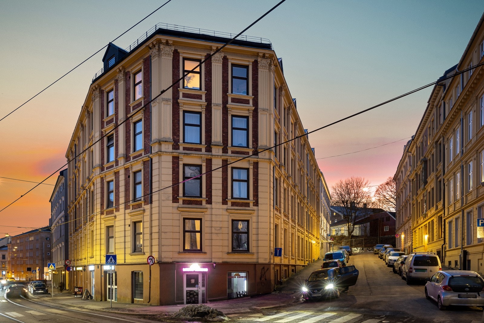 Flere flotte parkanlegg ligger i nærområdet og byr på gode rekreasjonsmuligheter hele året Galleribilde