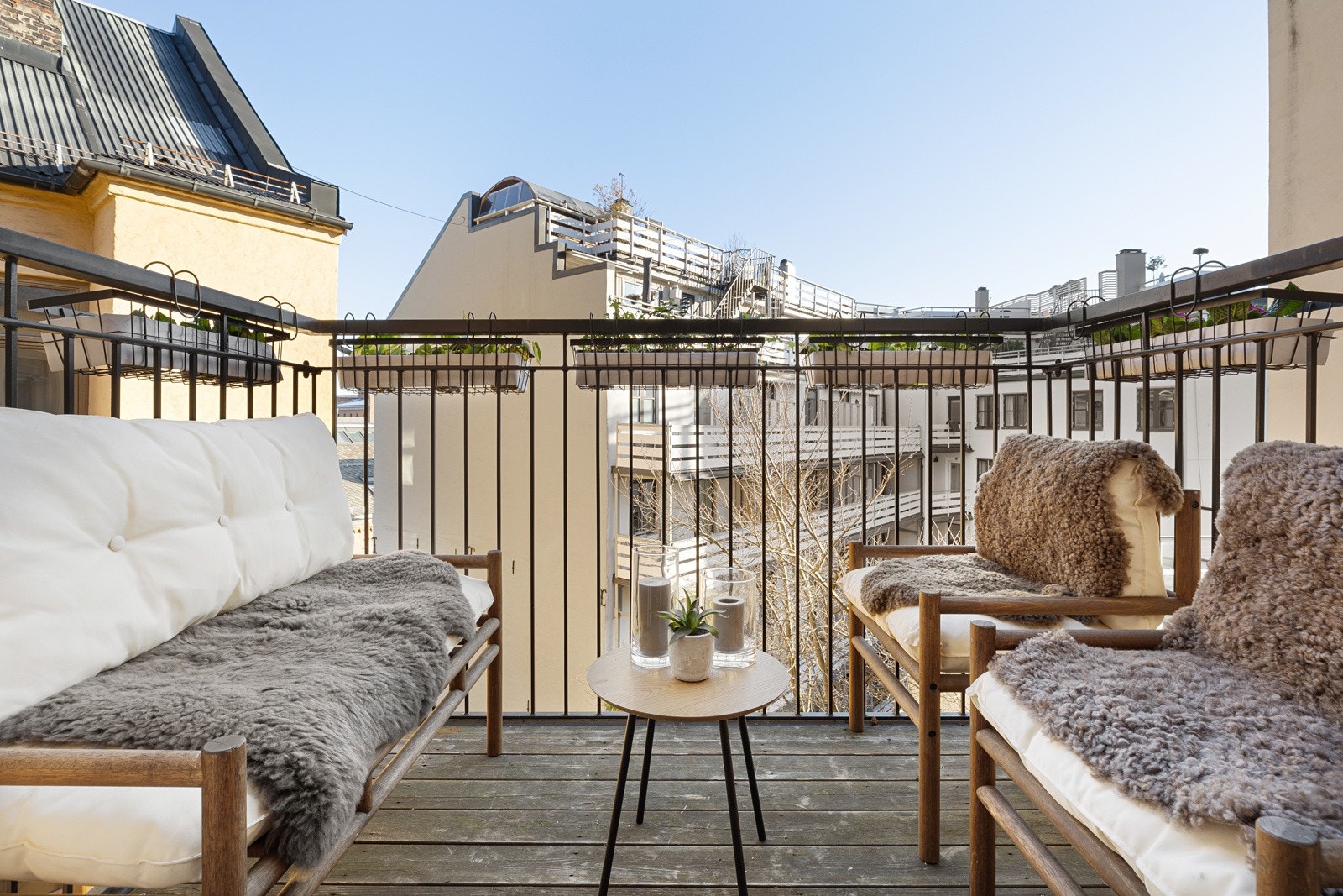 Her får du det de fleste ønsker seg, en moderne leilighet med god standard og balkong Galleribilde