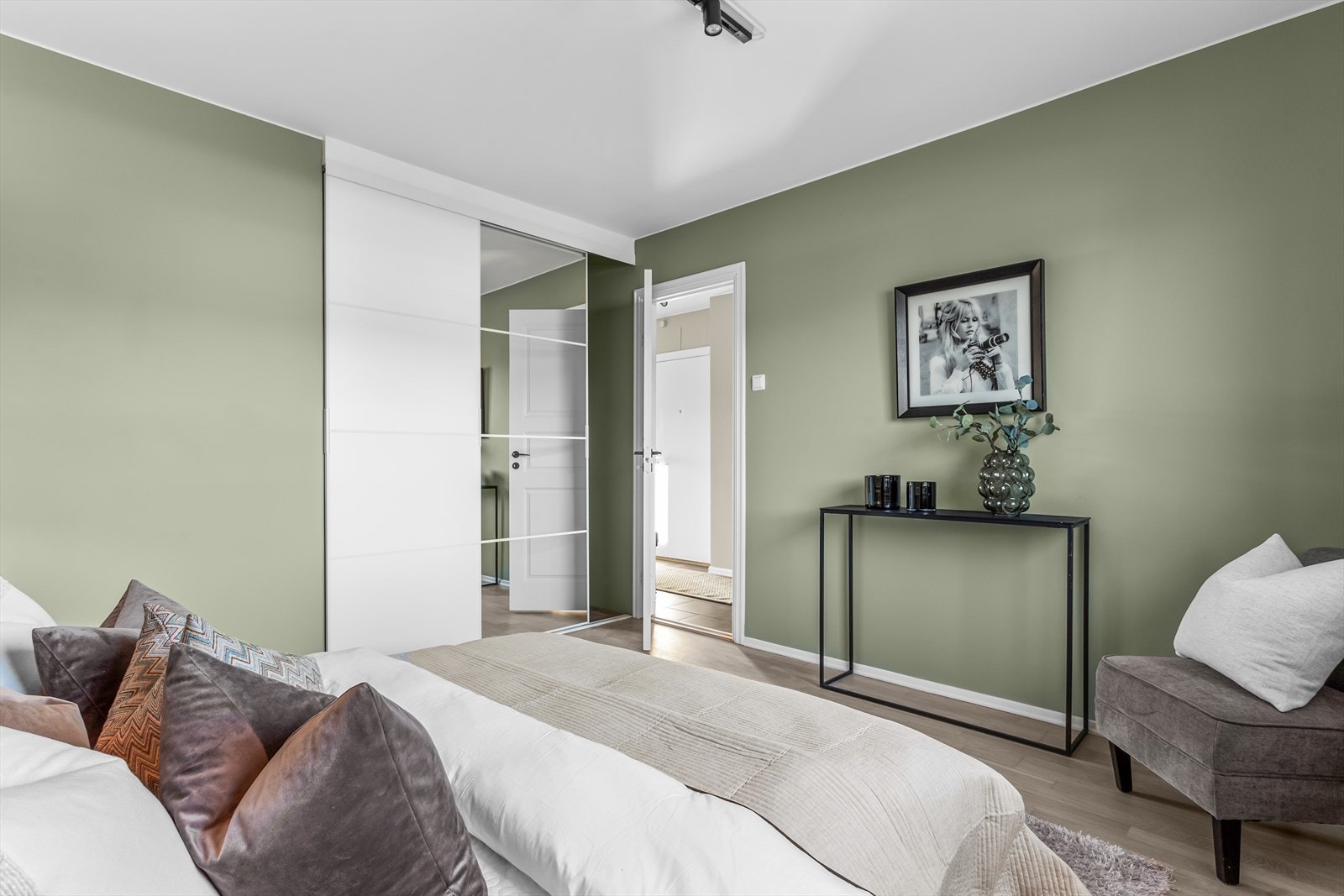 God plass til oppbevaring i garderobeløsning. Galleribilde