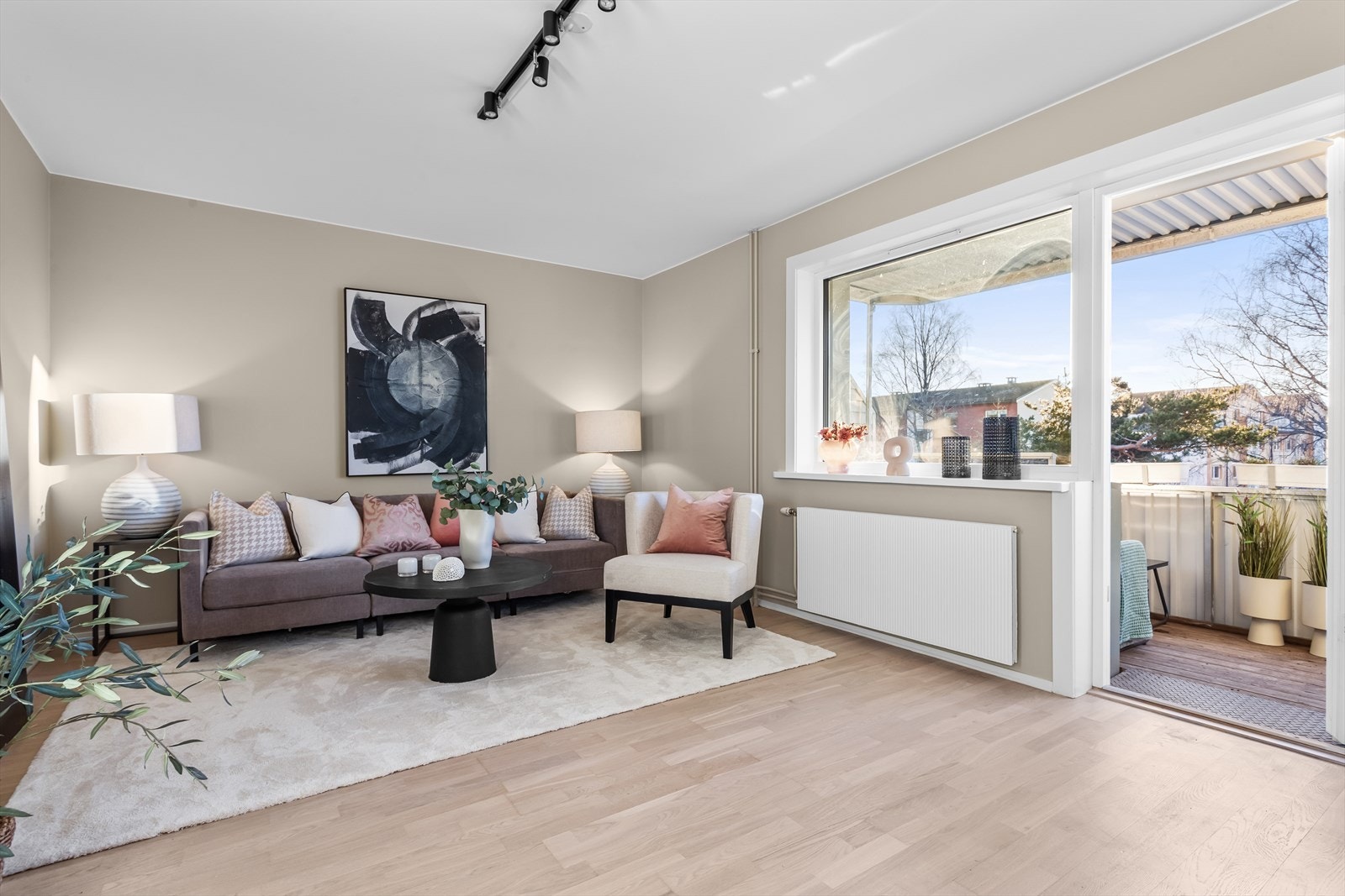 Sosialt midtpunkt. Stuen er av god størrelse. Galleribilde