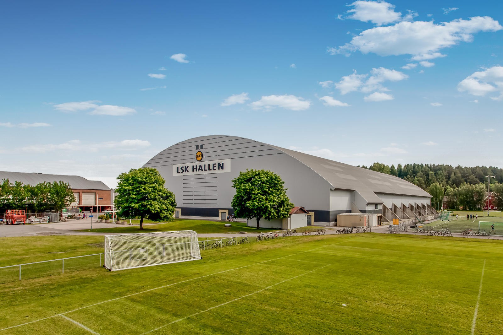 Flotte treningsmuligheter innendørs og utendørs like i nærheten. Galleribilde