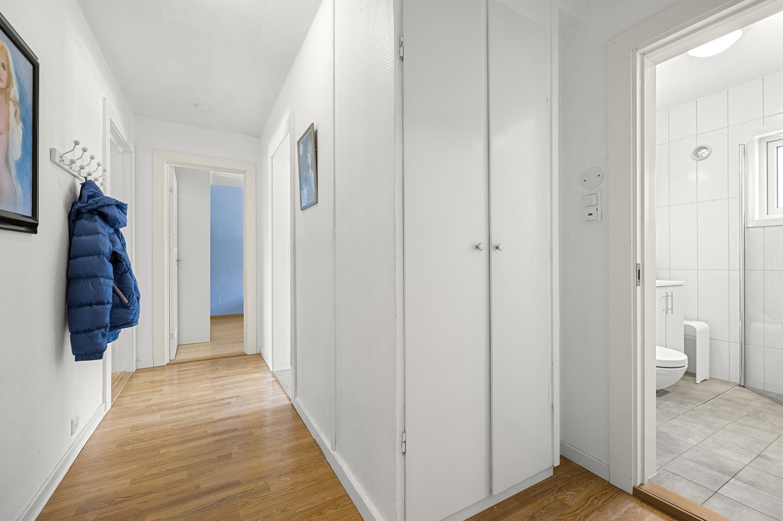 Gang med tilgang til alle rom. Galleribilde