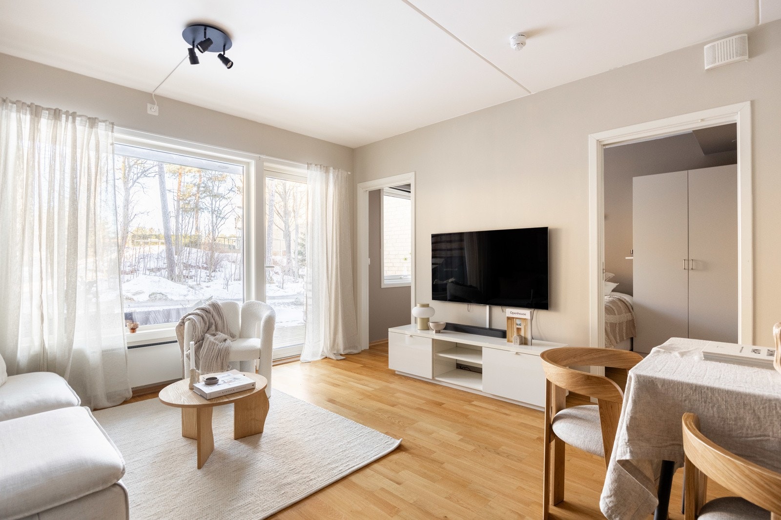 Hellerudveien 75 presenteres av EIE eiendomsmegling ved Alexander Birkeland. Galleribilde