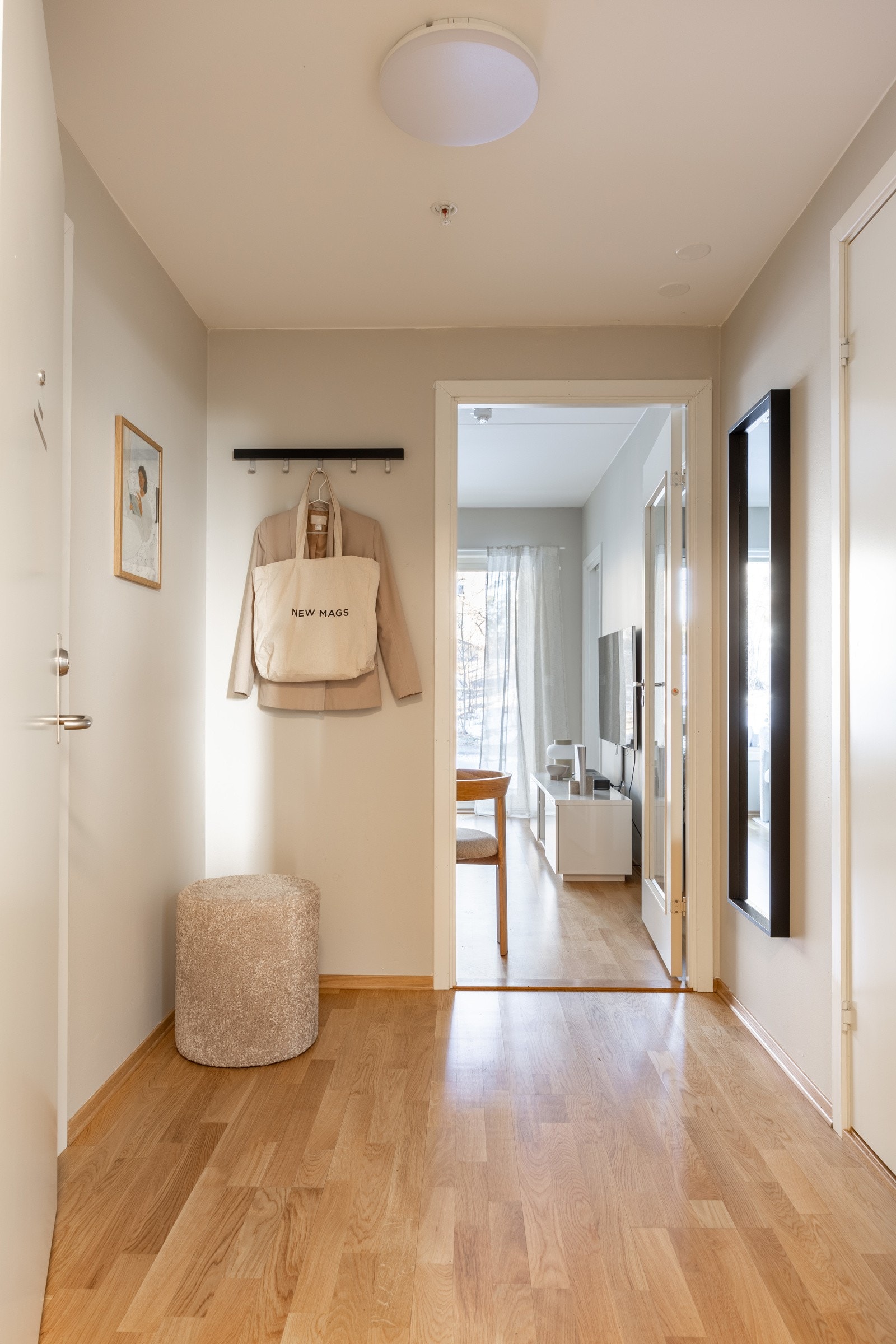 Entré med plass til ønskelige møblementer. Galleribilde