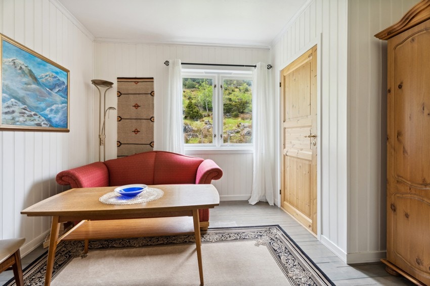 TV-stove/gjesterom i 1.etasje med toalettrom Galleribilde