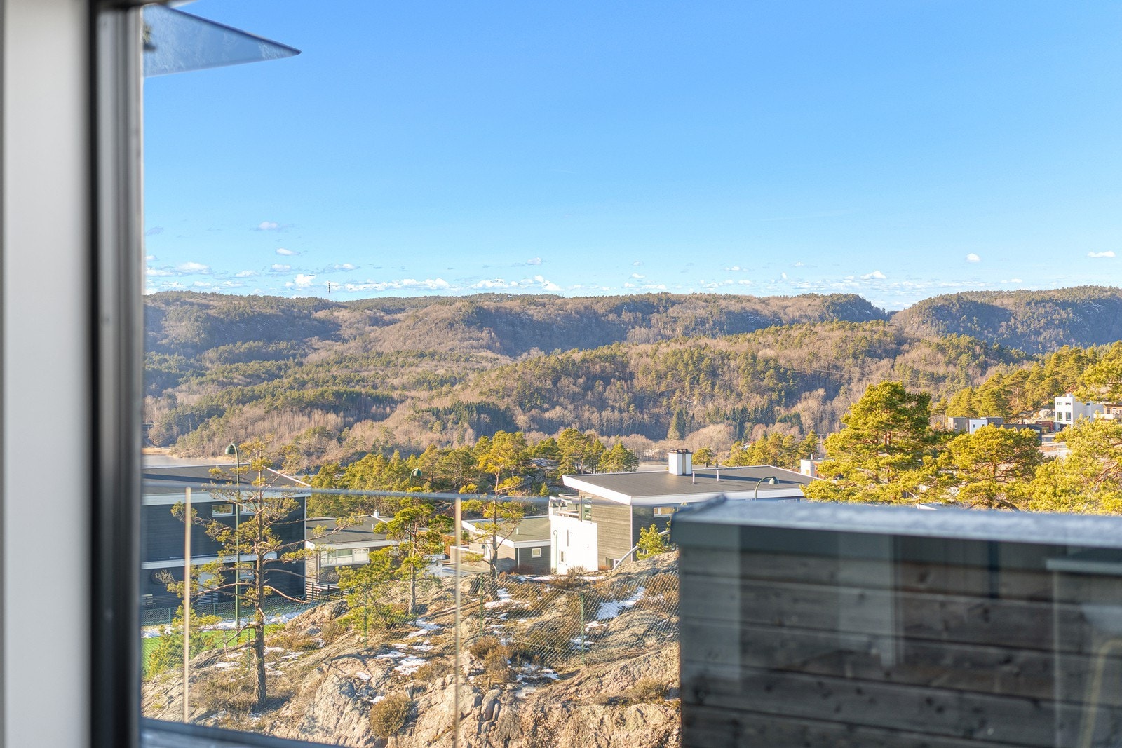 Utsikt fra stue/kjøkken Galleribilde