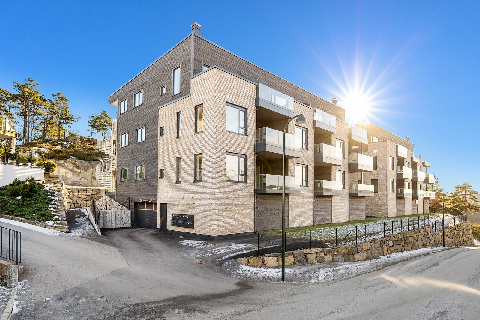 Fasade. Felles parkeringsanlegg i kjeller Galleribilde