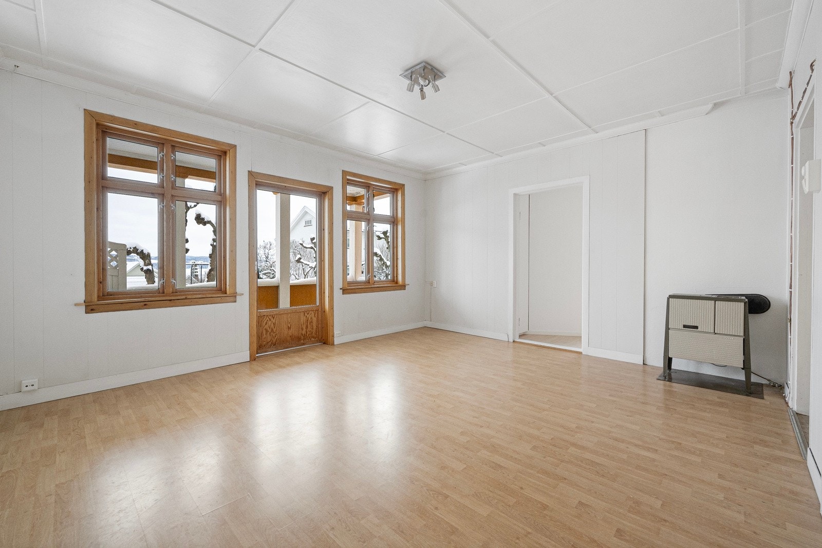 Stue i 1. etasje med utgang til balkong Galleribilde