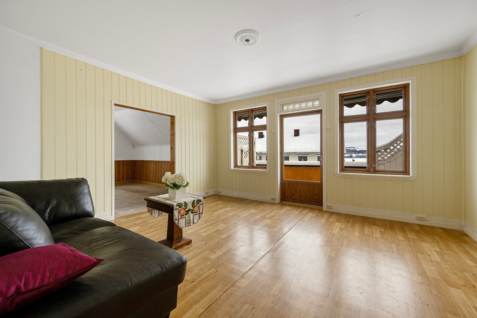 Stue i 2. etasje med utgang til balkong Galleribilde