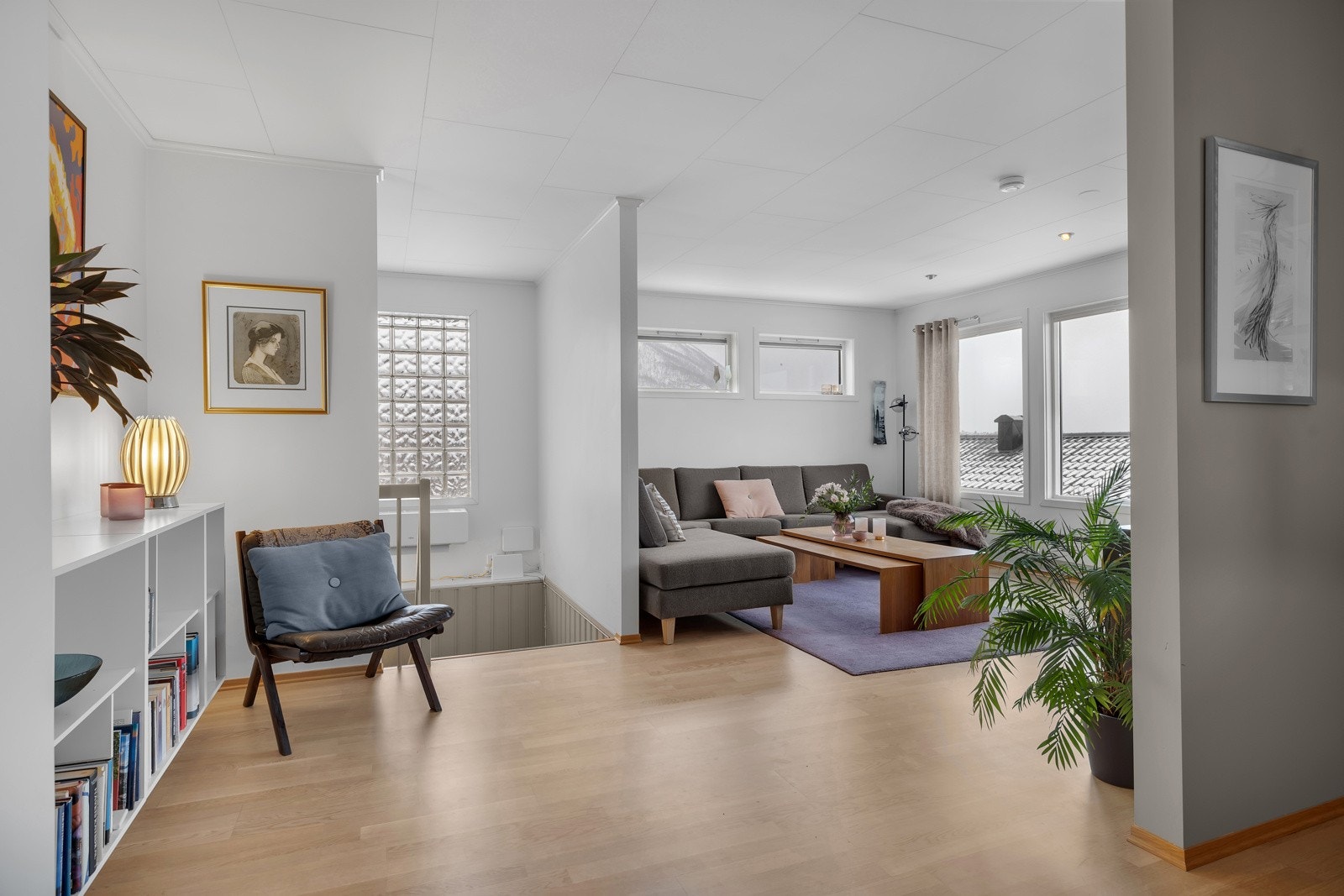 Hyggelig inngangsparti til stuen. Galleribilde