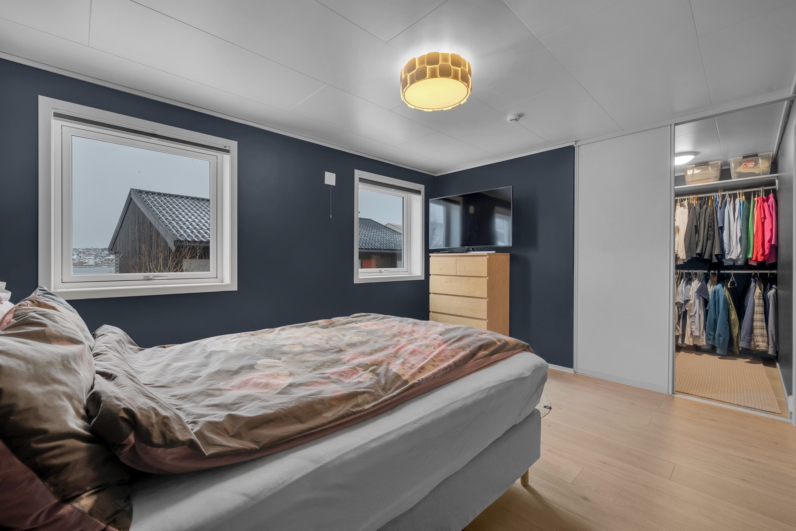 Egen walk in closet til dette soverommet. Galleribilde