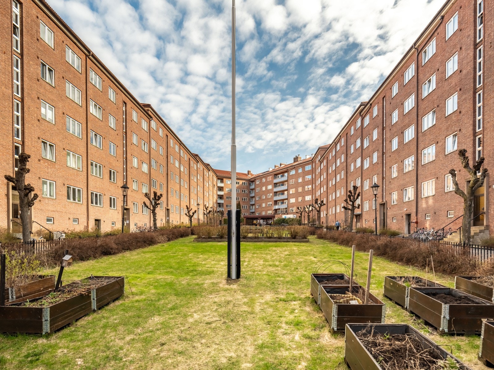 Borettslaget har en pen og representabel bakgård. Galleribilde