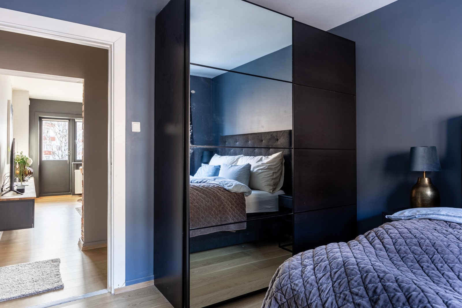 Godt med oppbevaringsplass i medfølgende garderobeskap. Galleribilde