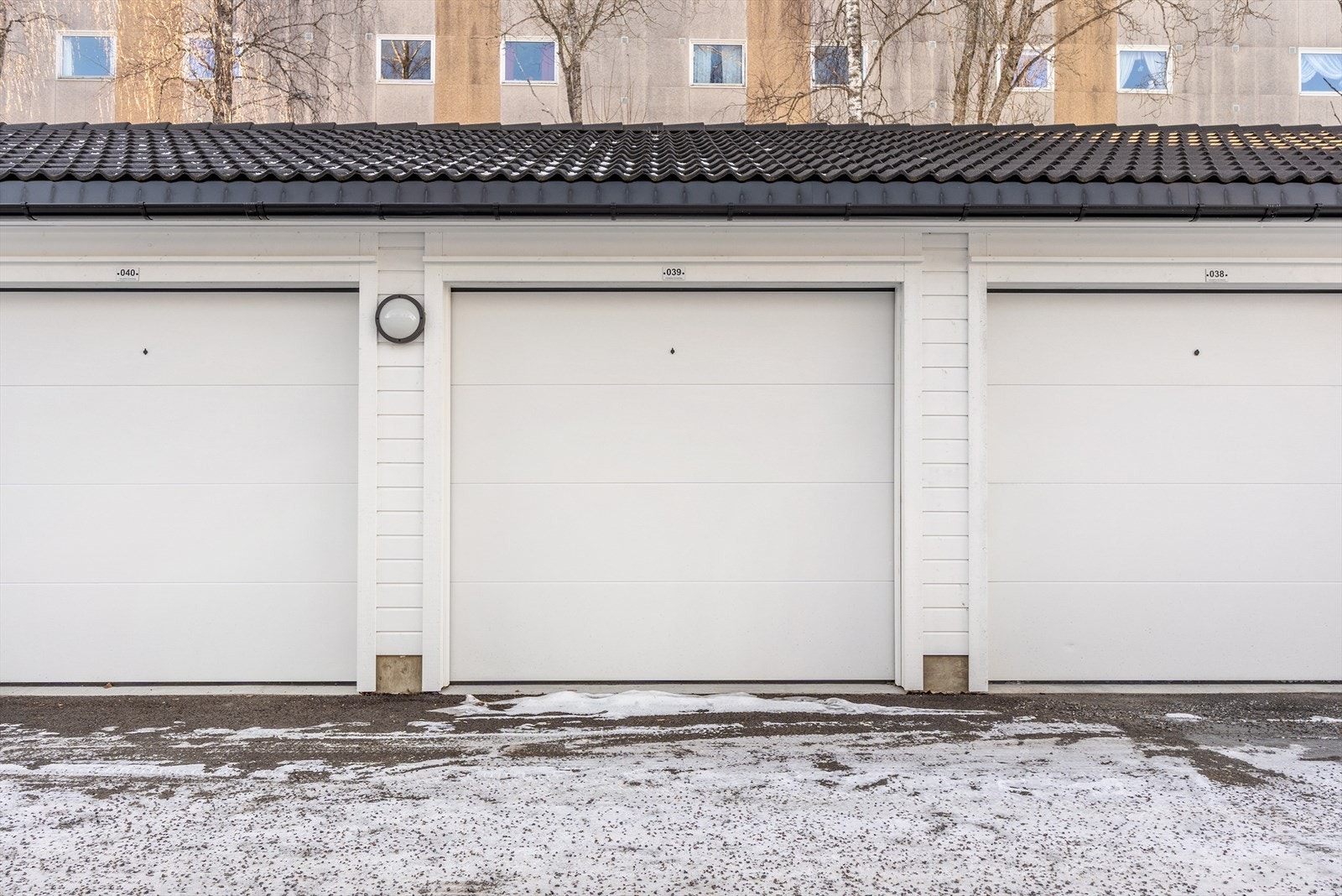 Ønsker du å bestille el-billader til garasjen din, så må du sende e-post til styret@haralokka.no Galleribilde