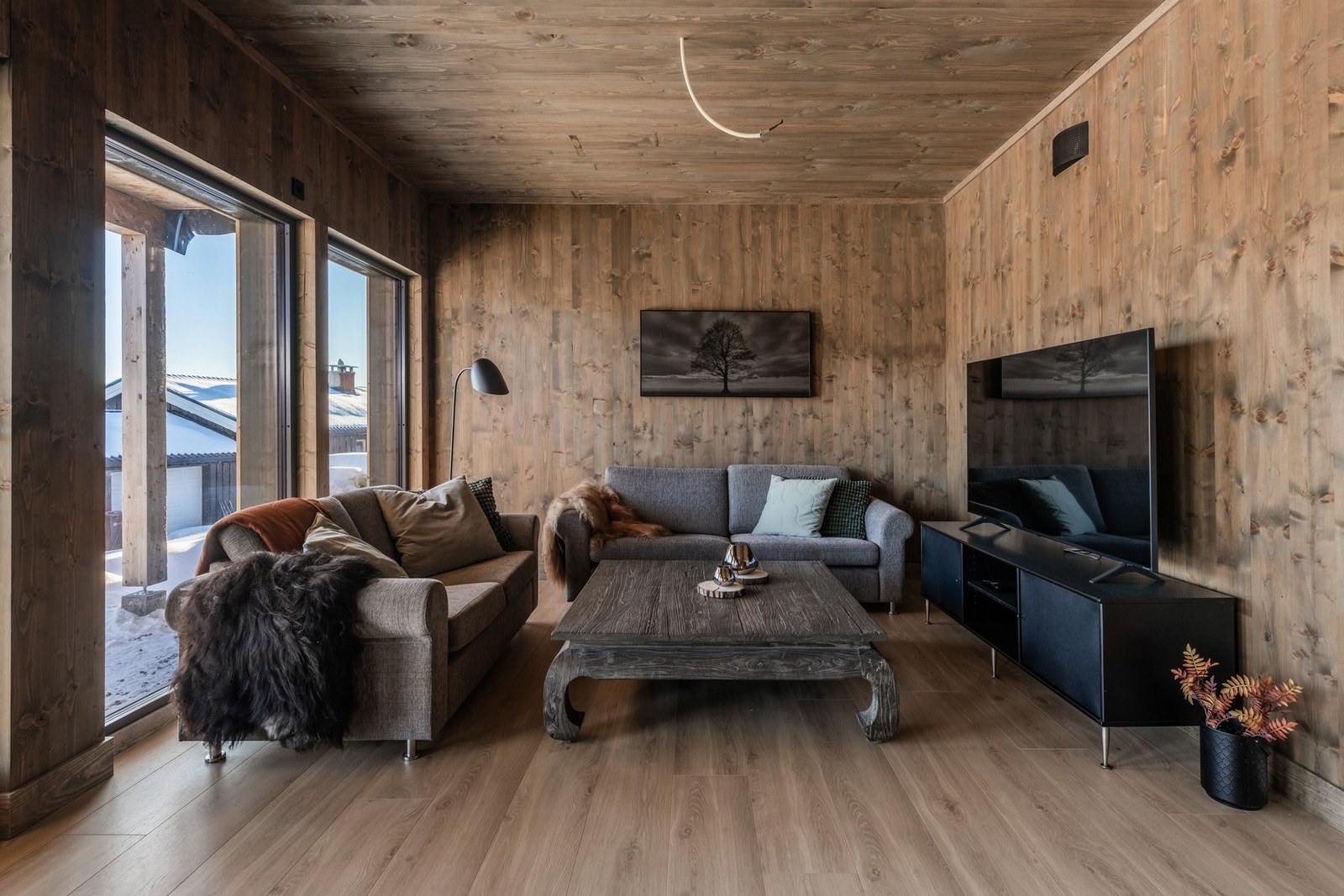 Bilde av ferdig leilighet i samme prosjekt. Leiligheten som selges har en høyere takhøyde i stuen. Galleribilde