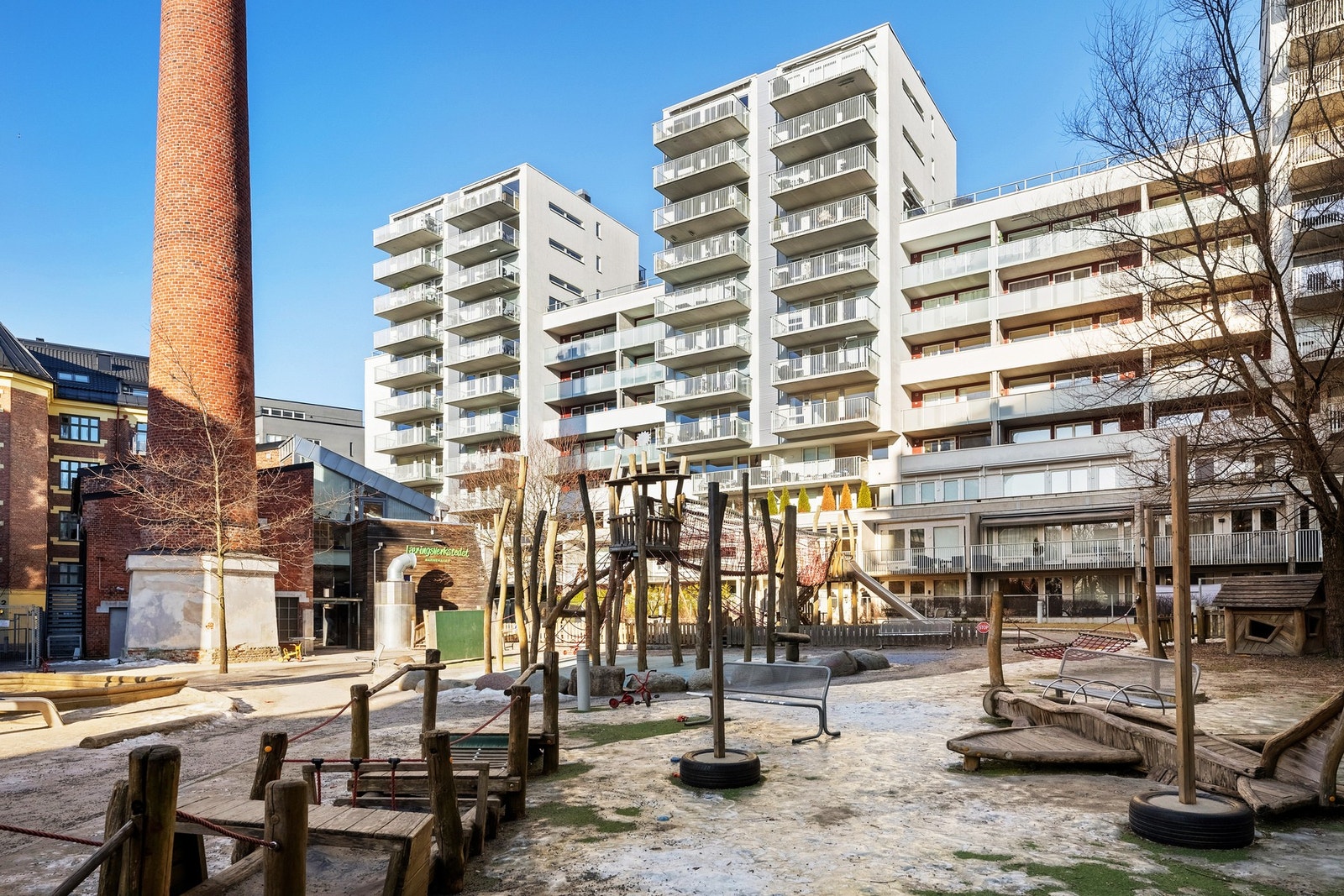 Leiligheten ligger i populære Waldemars hage. Pent opparbeidede fellesarealer. Galleribilde