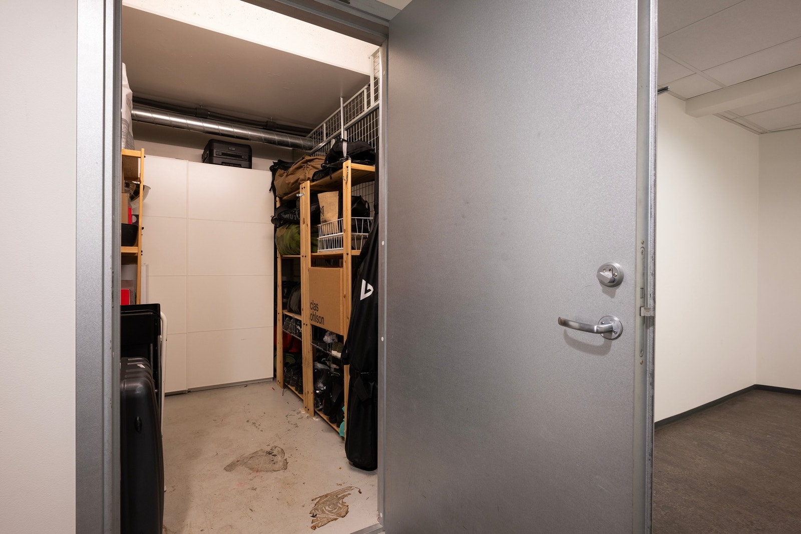 Rett på utsiden av leiligheten, i 2.etasje, medfølger det en bod på 6 kvm. Galleribilde