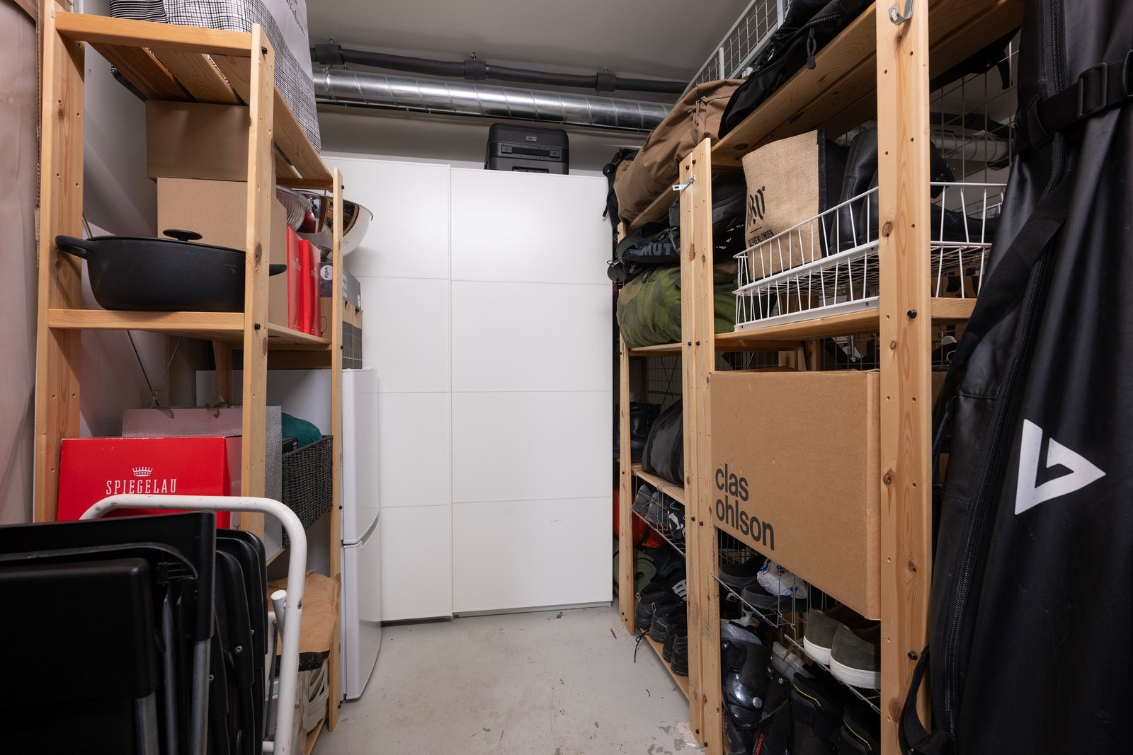 Tør og fin bod med gode oppbevaringsmuligheter. Galleribilde