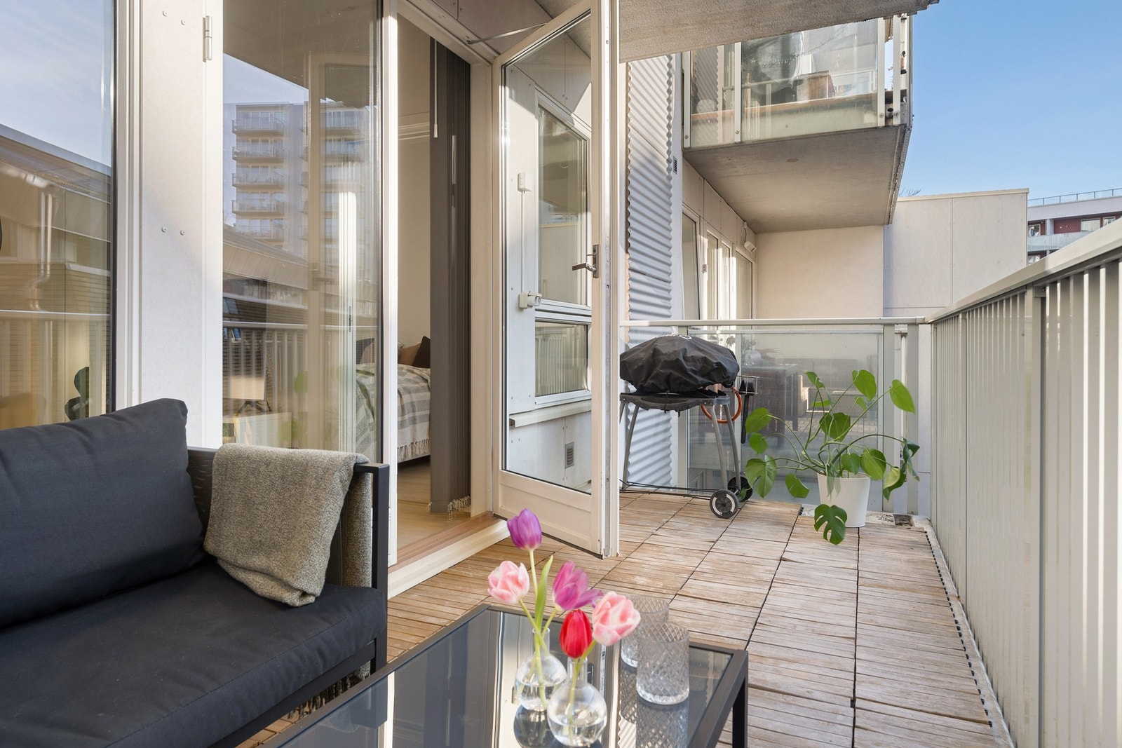 Balkongen er luftig med god plass til møblement og grill. Galleribilde