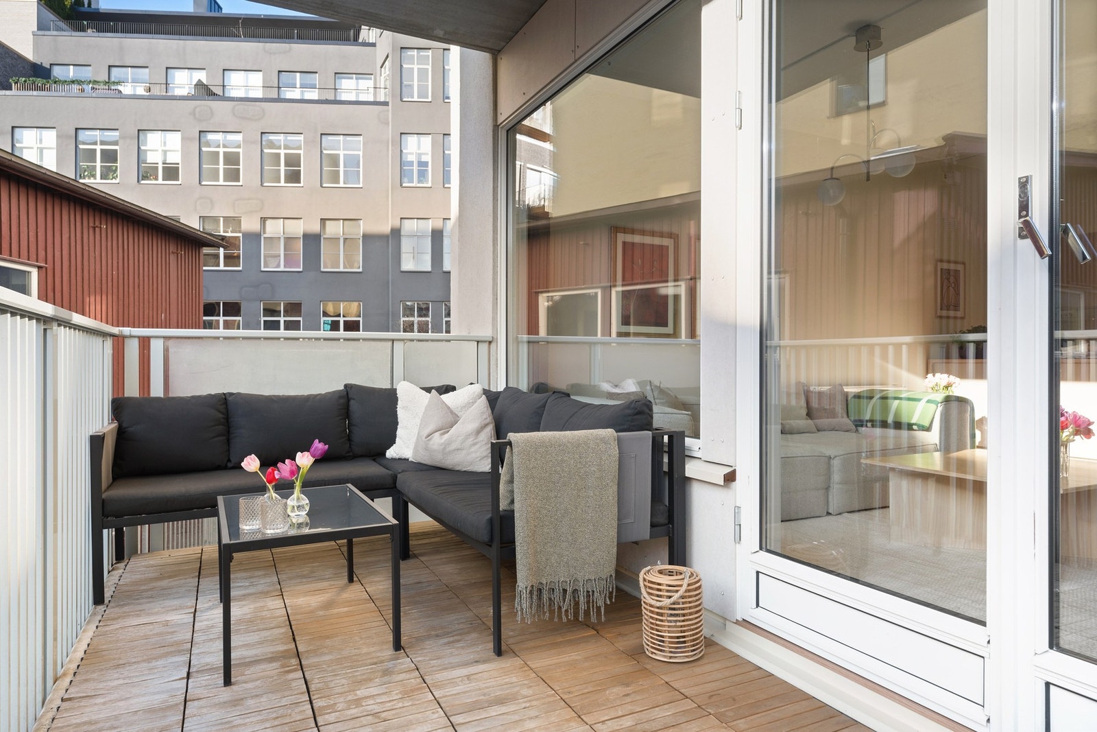 Stor, solrik balkong på hele 10 kvm. Galleribilde