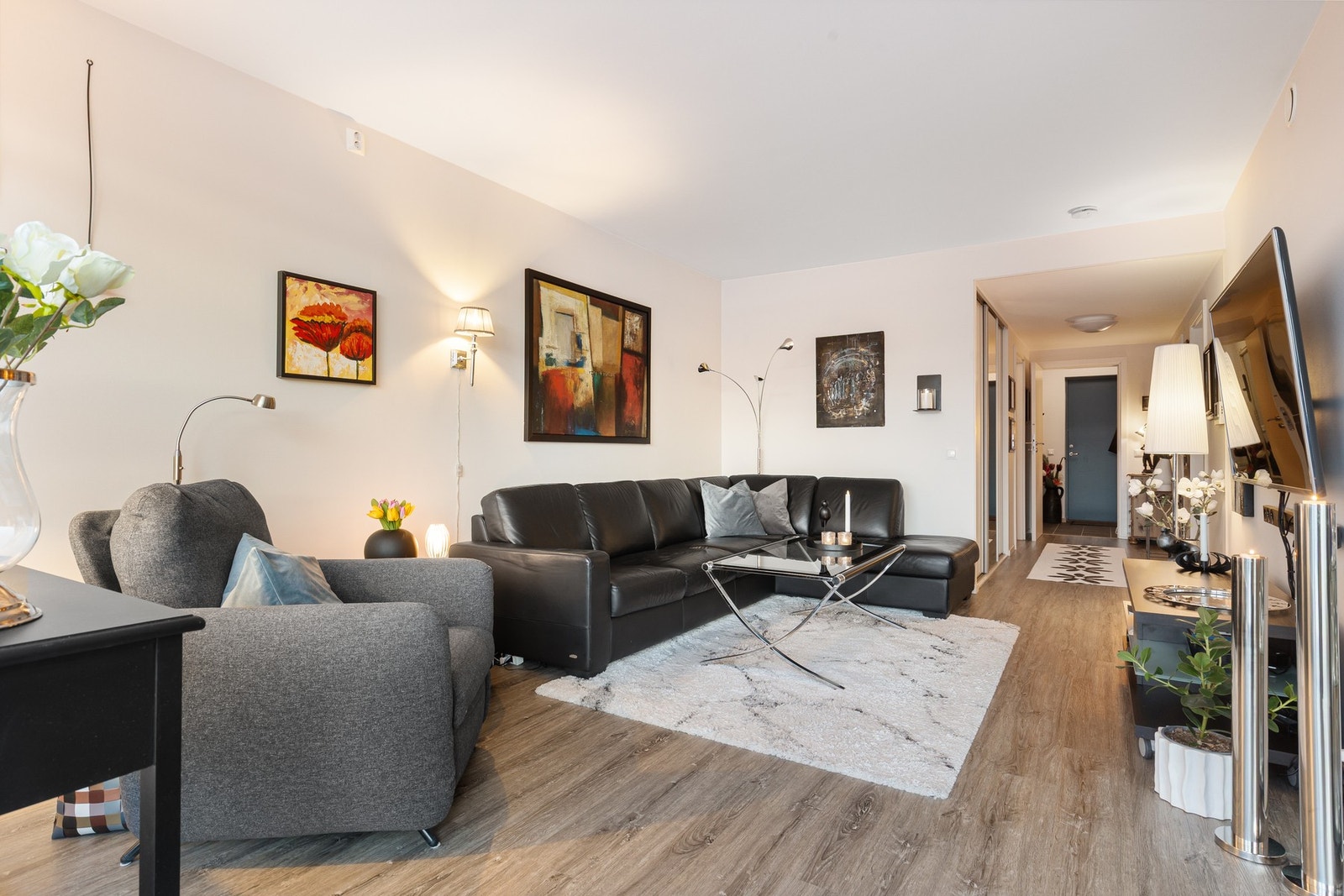 Vannbåren gulvvarme i gang, stue og kjøkken. Galleribilde