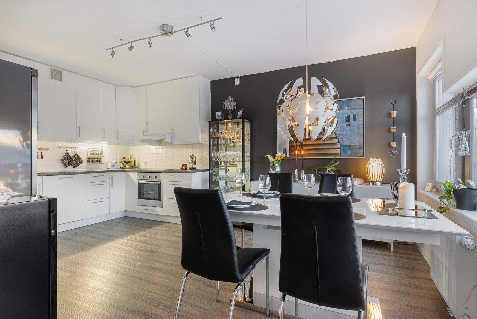 God plass til spisebord Galleribilde