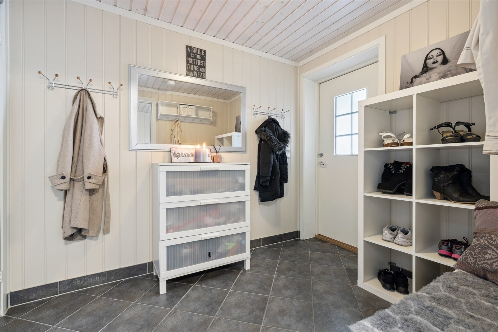 Det er også inngangsparti i underetasjen. Galleribilde