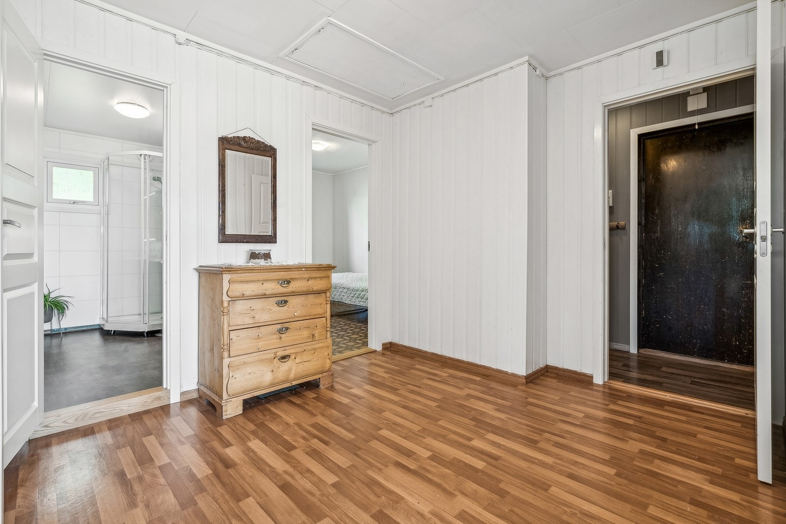 I gangen er det god plass for garderobe- og oppbevaringsmøblement. Galleribilde