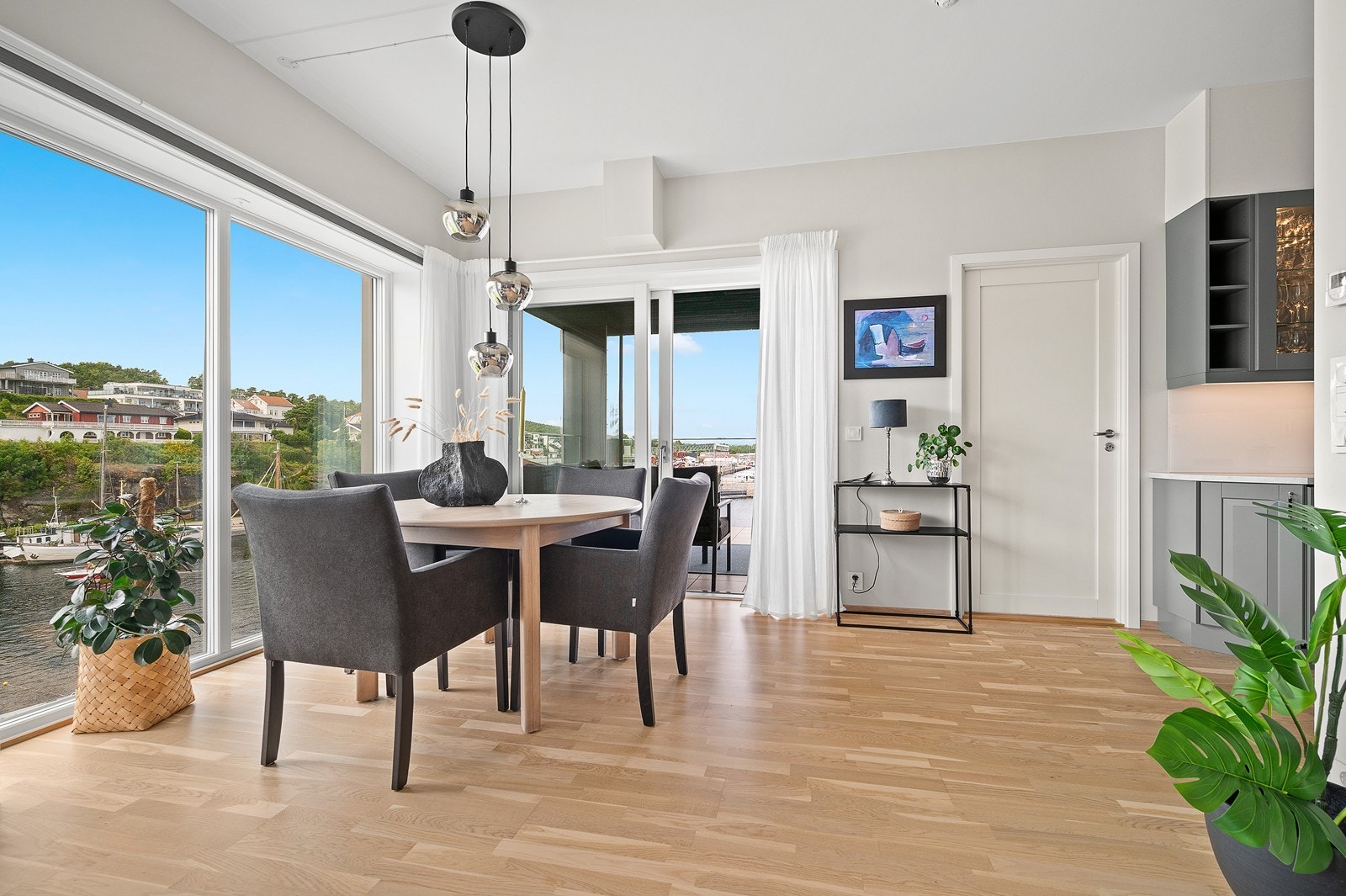 Her kan koselige middager og sjøutsikt nytes i godt selskap Galleribilde