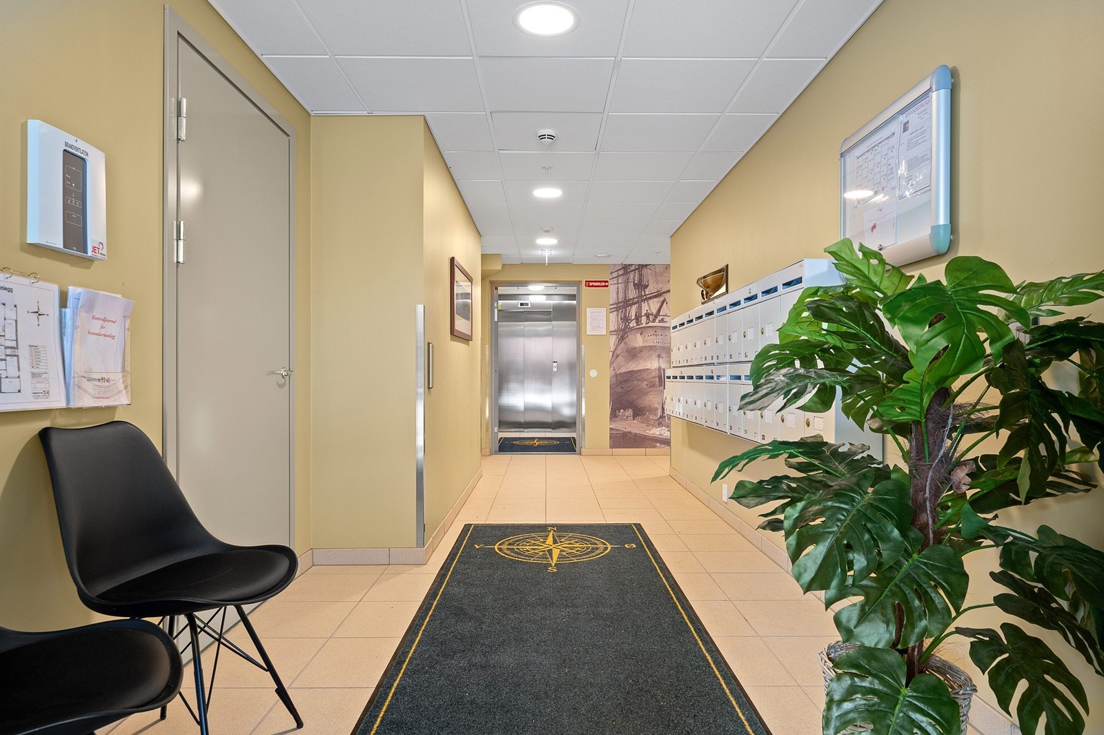 Enkel adkomst til heis fra inngangsparti Galleribilde