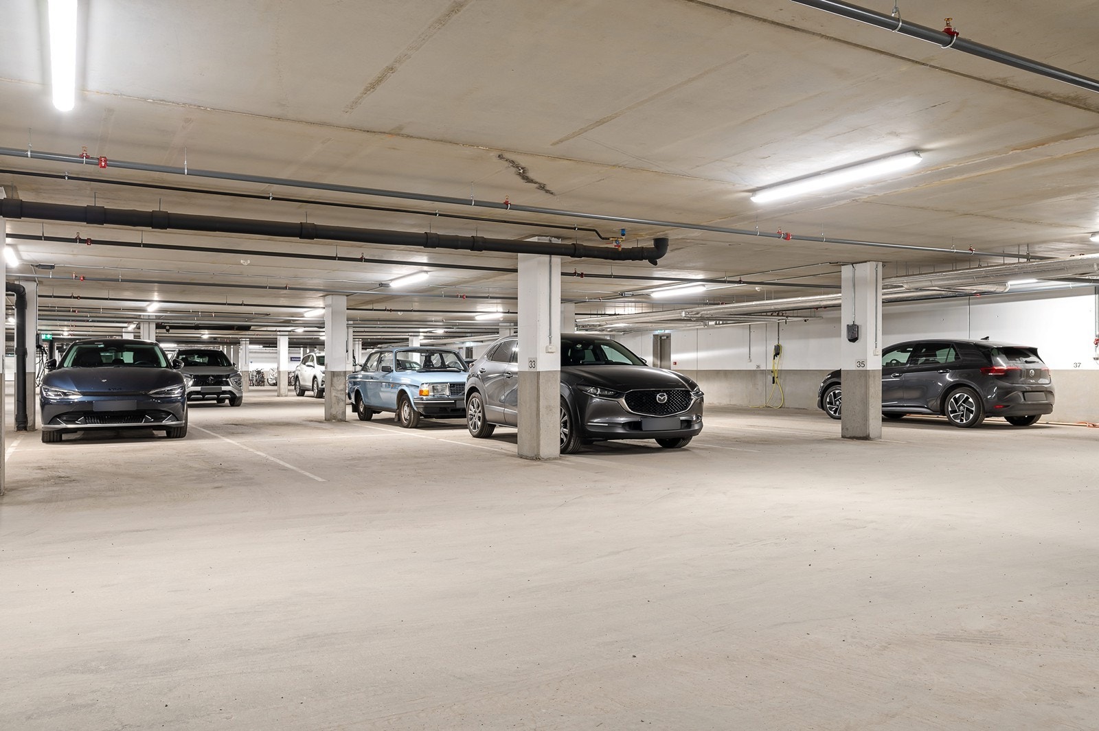 Felles parkeringsanlegg med egen biloppstillingsplass og elbillader! Galleribilde