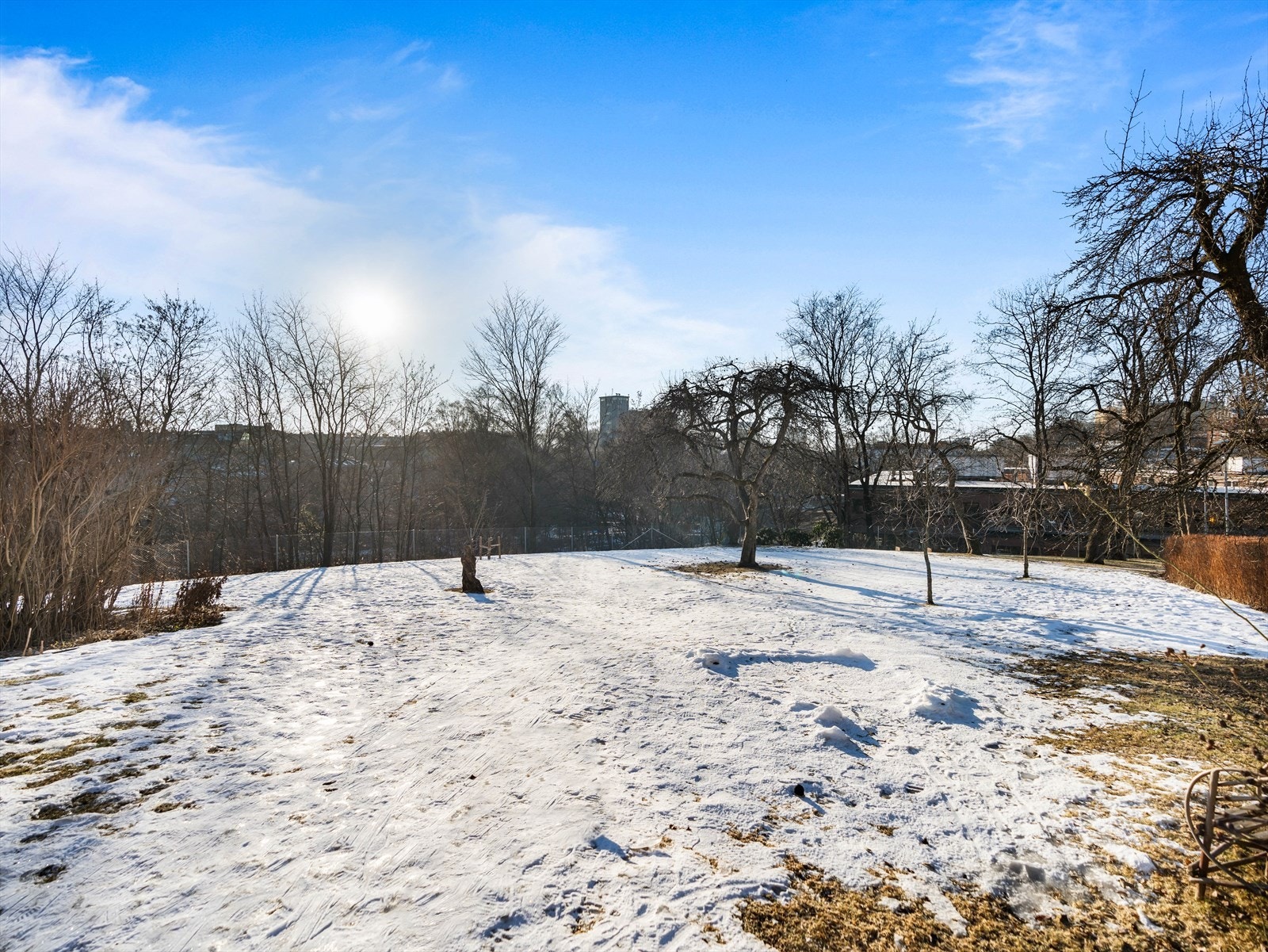 Sameiet har en fantastisk bakgård med grøntarealer, sittegrupper m.m. Galleribilde