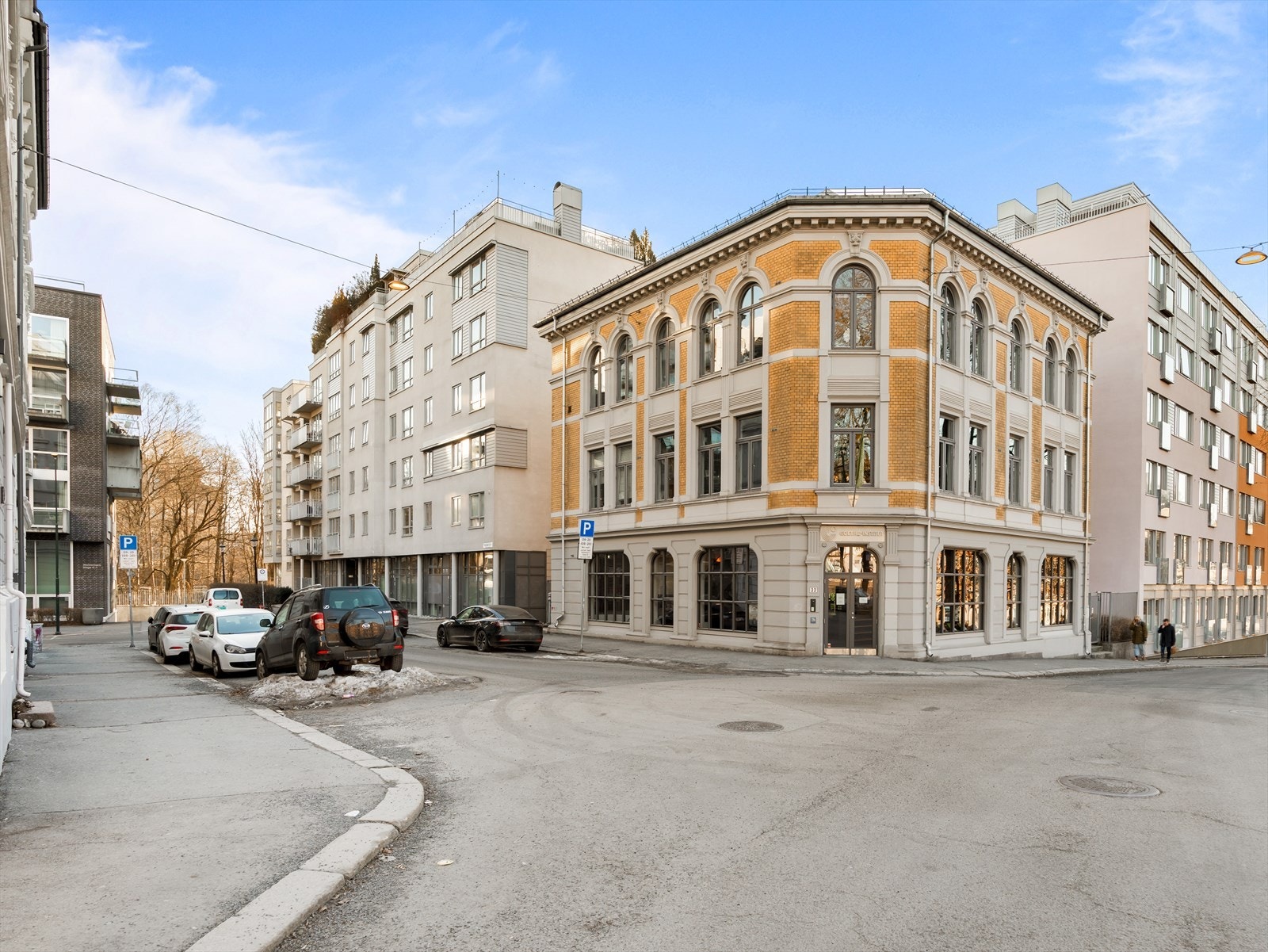 Leiligheten har en svært sentral beliggenhet på Kiellands Plass med kort vei til absolutt alt! Galleribilde