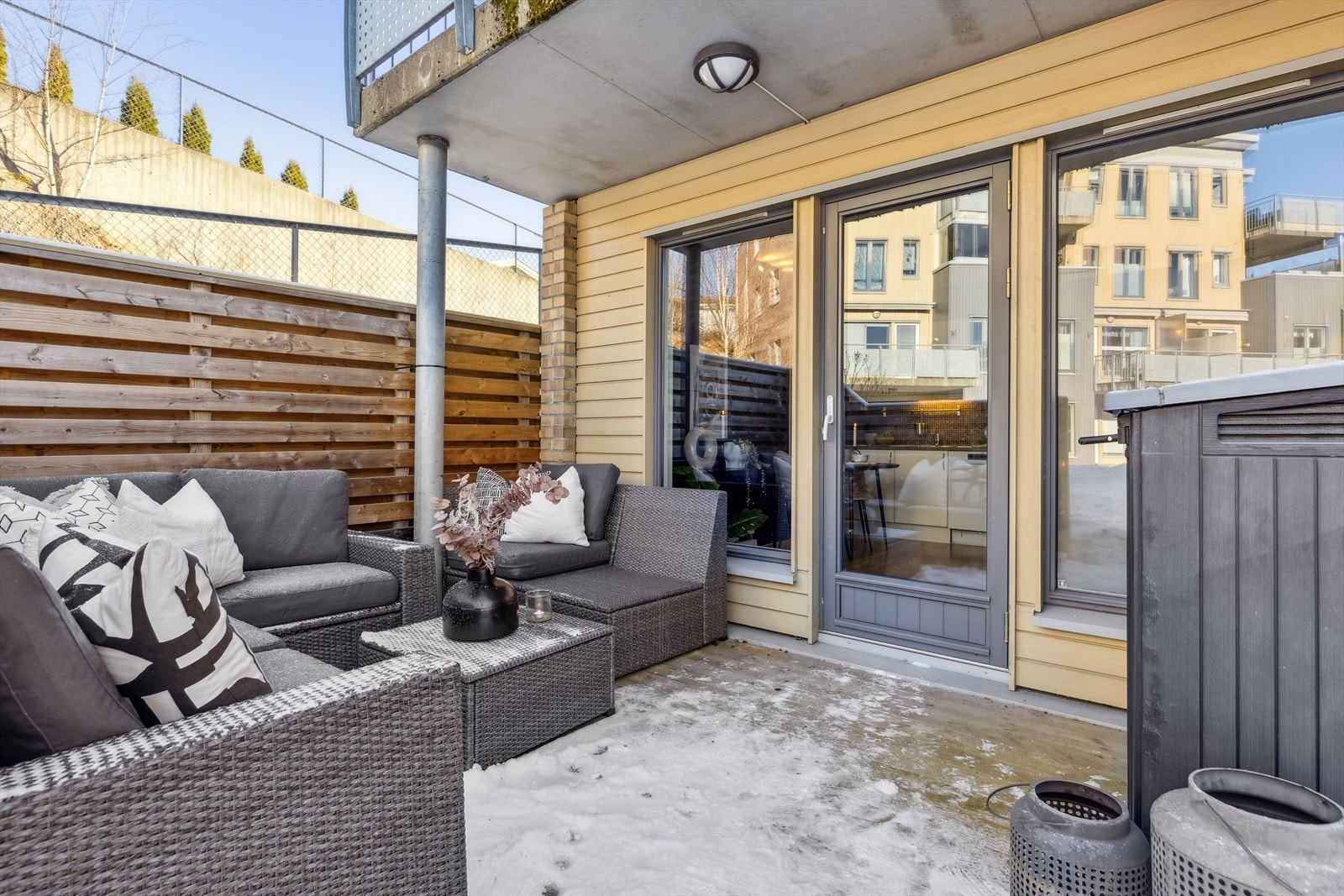 Her har det blitt etablert en ny vegg som lager en lun og hyggelig plass. Galleribilde