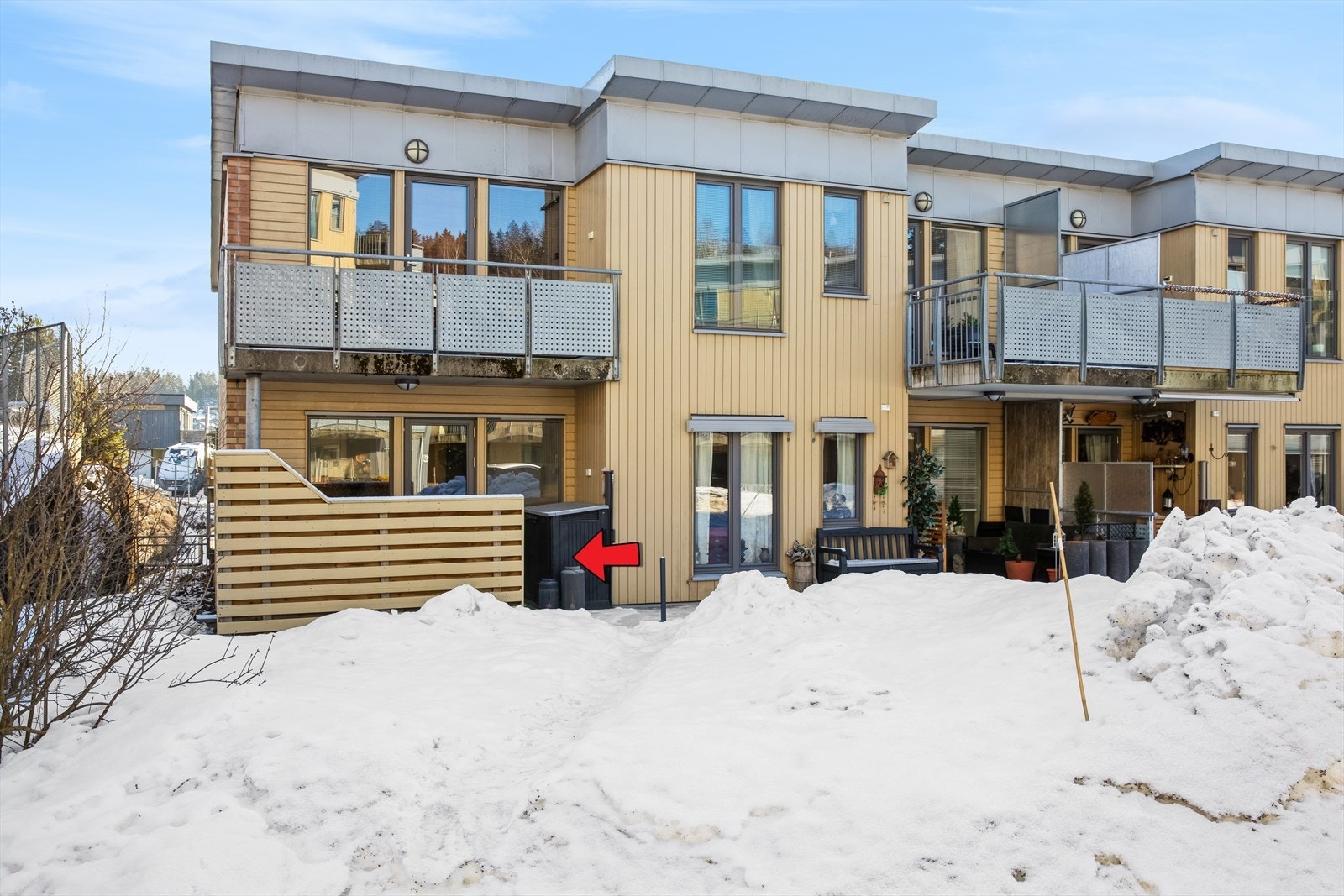 Leiligheten ligger i 1.etasje sett fra atriumet med trappefri adkomst. Galleribilde