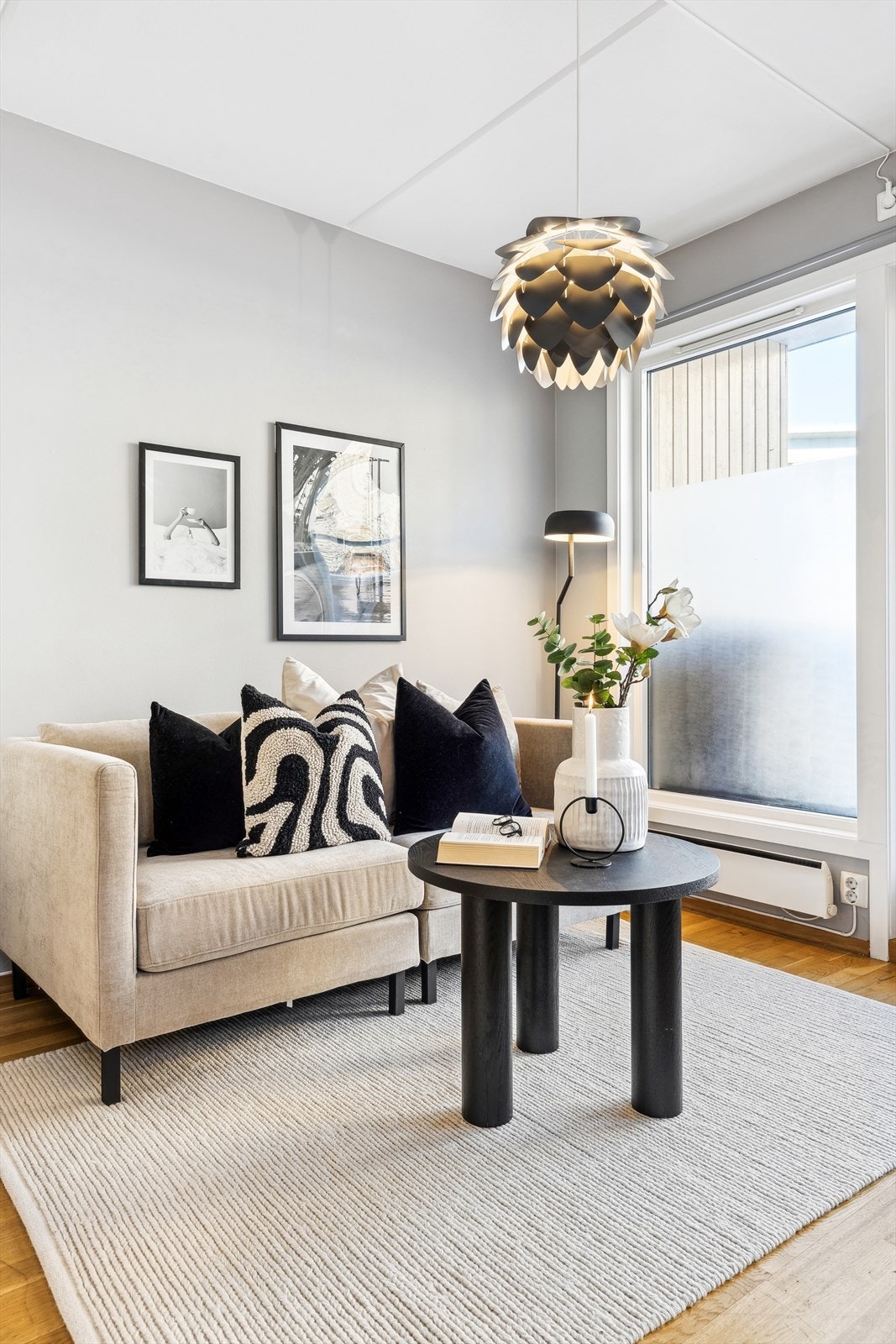 Leiligheten fremstår som lys og luftig. Galleribilde