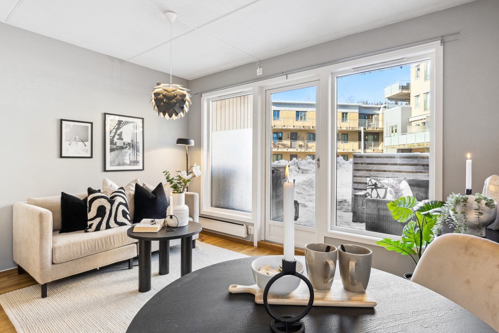 Dette er en lys og hyggelig 2-roms med fin beliggenhet i Hagan Atrium. Galleribilde