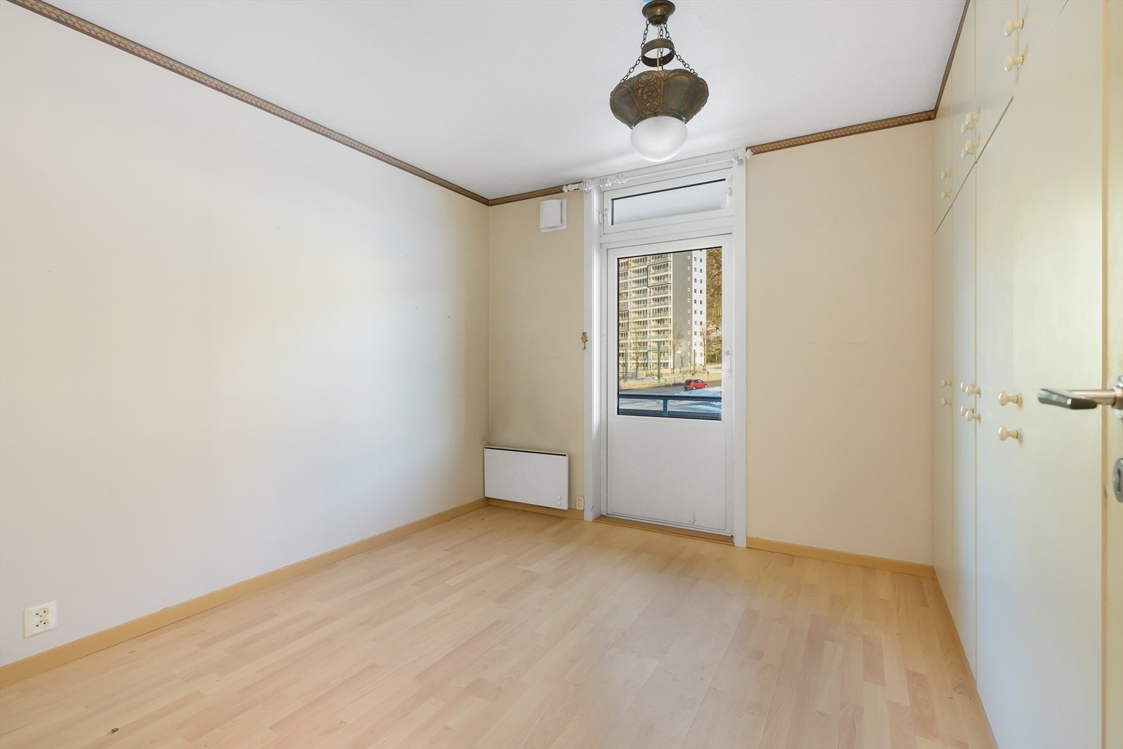 Hovedsoveorm med utgang til luftealtan. Skapplass. Galleribilde