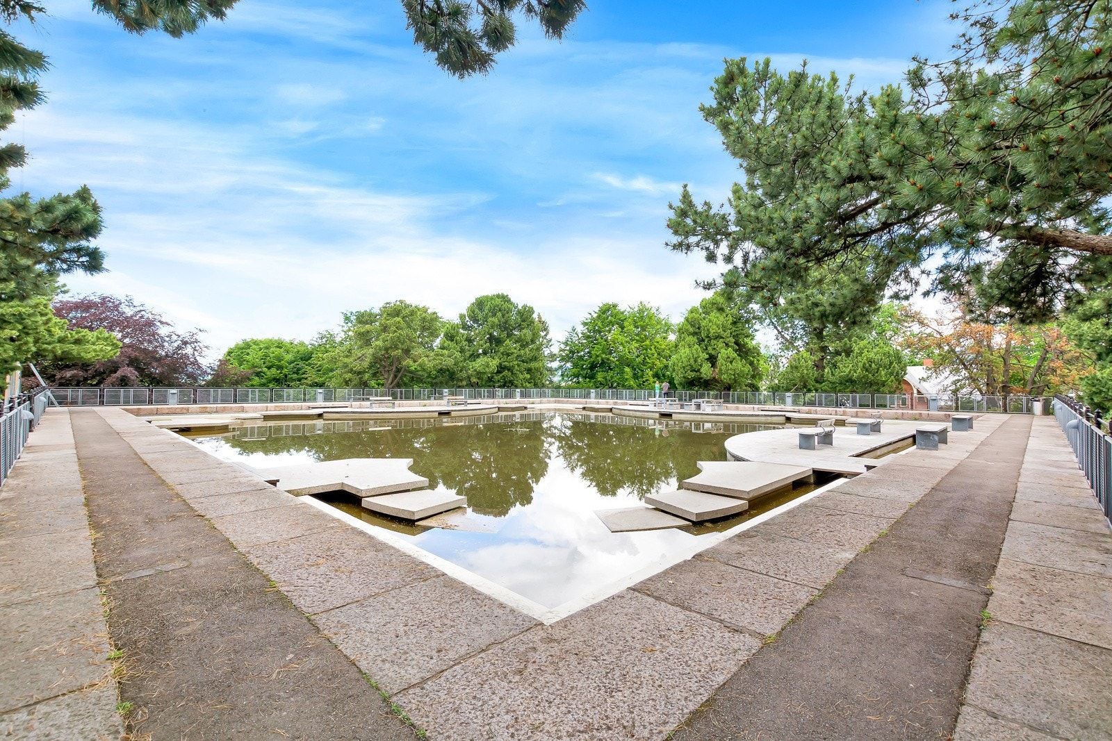 Kampen park er et populært samlingspunkt i området, med flott, grønn park og vannspeil. Galleribilde