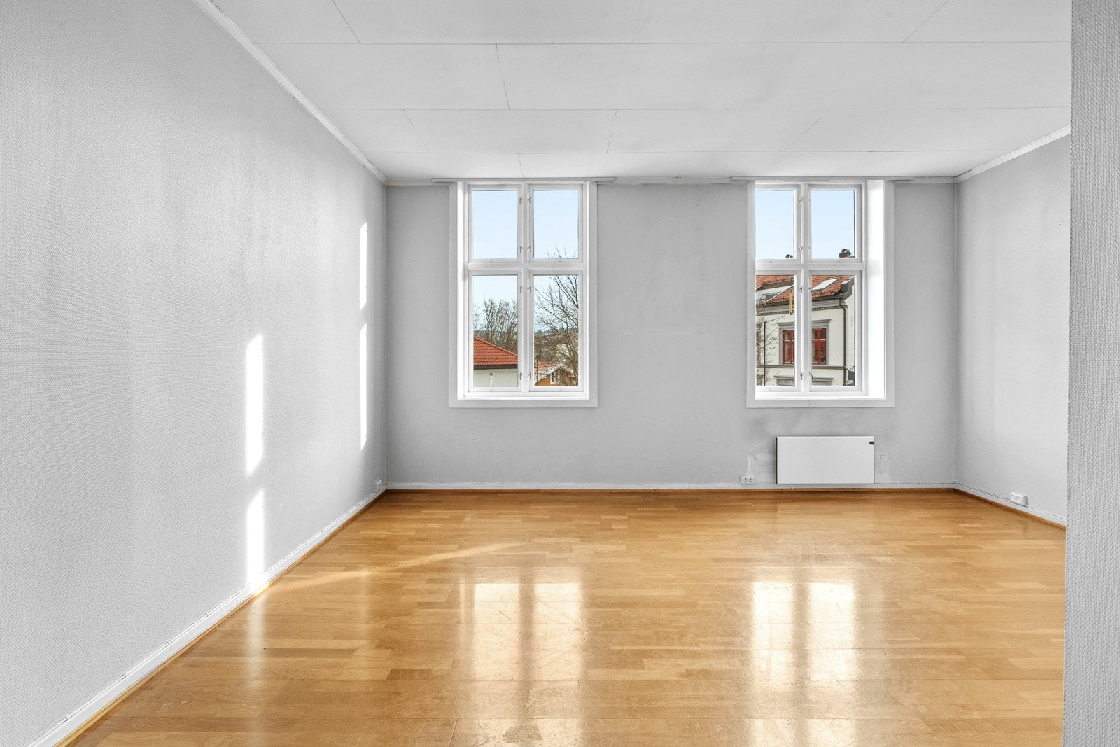 Det er IN-ordning i sameiet. Ved å innfri andel fellesgjeld vil månedlige felleskostnader reduseres til ca. kr. 3700,- i mnd. Galleribilde