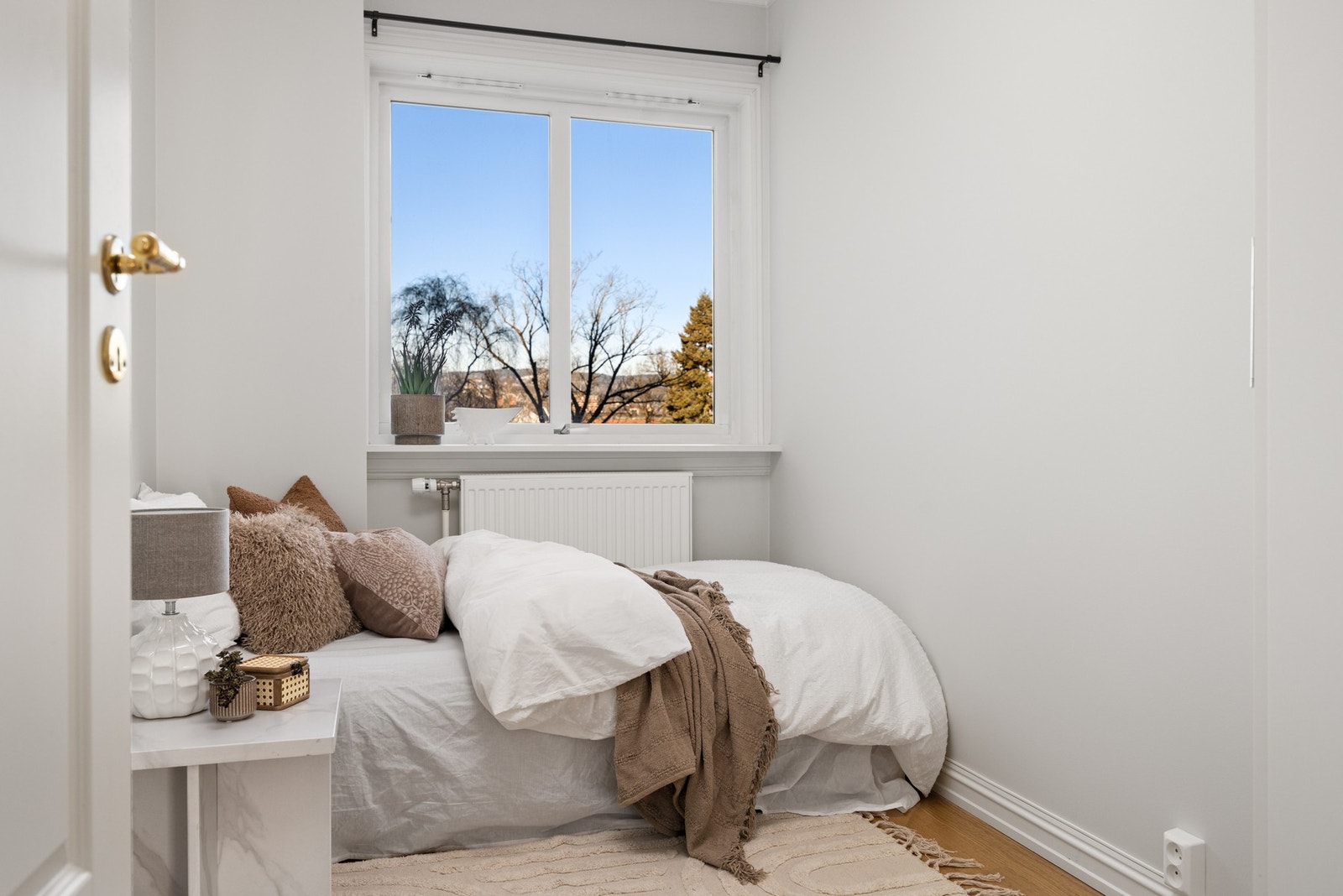 Soverom 2 med plass til seng og garderobe. Galleribilde