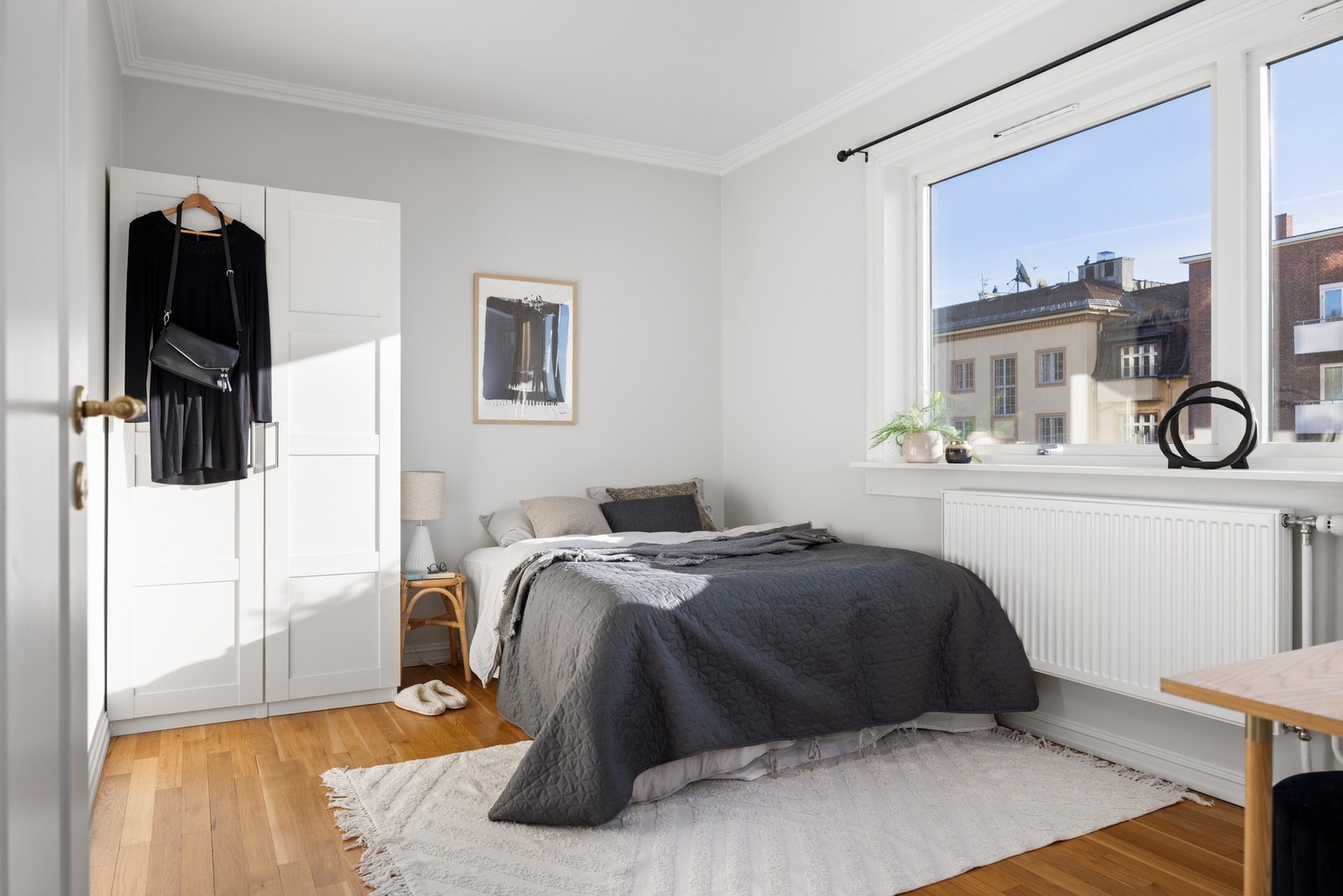 Hovedsoverom med god plass til dobbeltseng og garderobe. Galleribilde