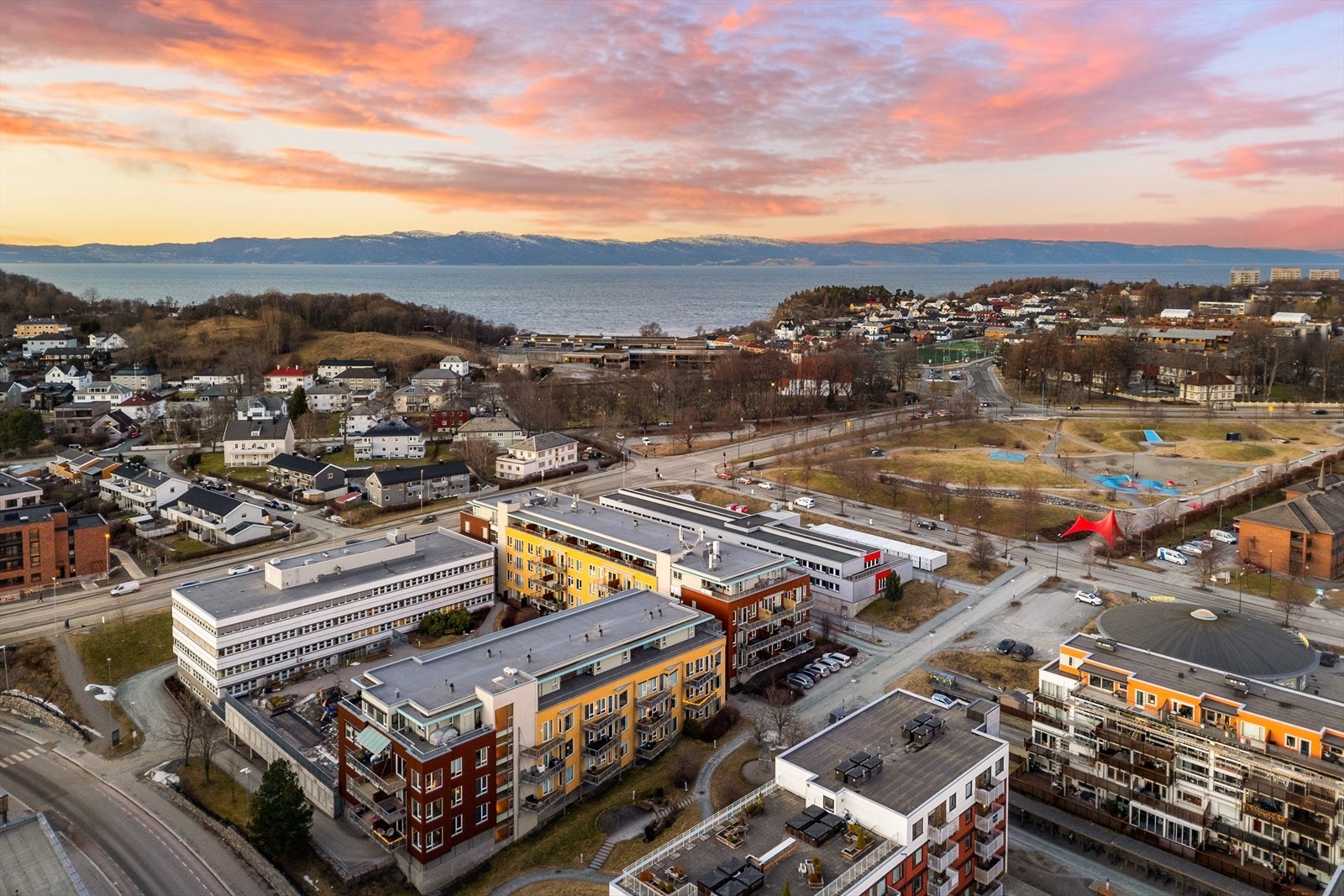 Ta kontakt med megler Petter Westermann for mer informasjon eller privatvisning. Galleribilde