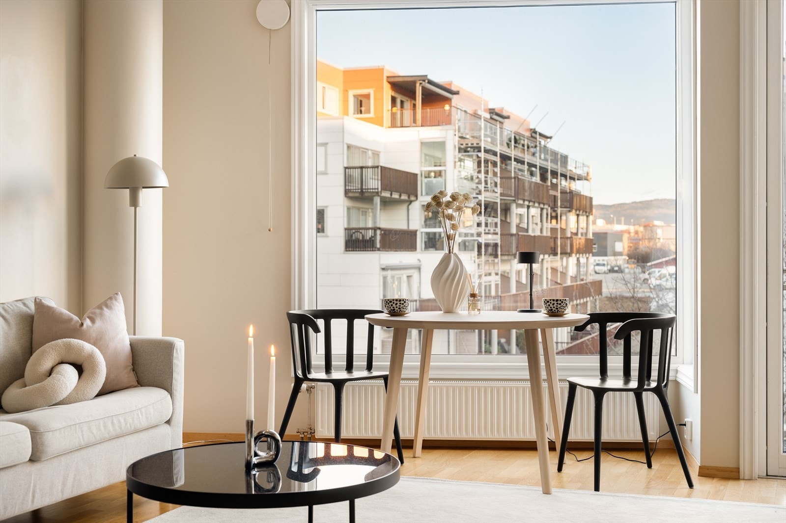 Spisekrok med flere møbleringsmuligheter. Galleribilde