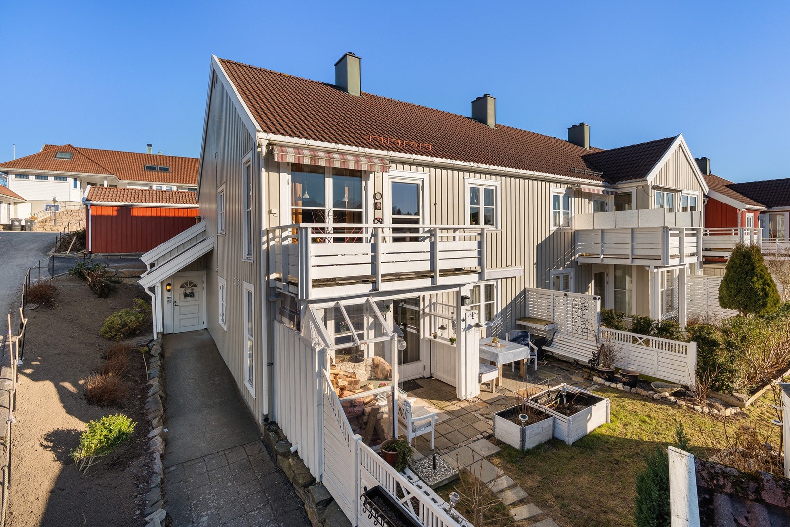 Leiligheten ligger fint til i 1.etasje med trappefri inngang Galleribilde