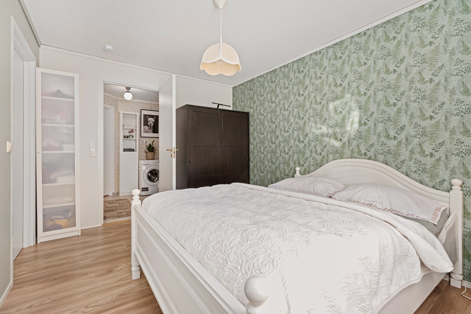 Soverommet ligger fredelig til vendt inn mot borettslagets fellesområde Galleribilde