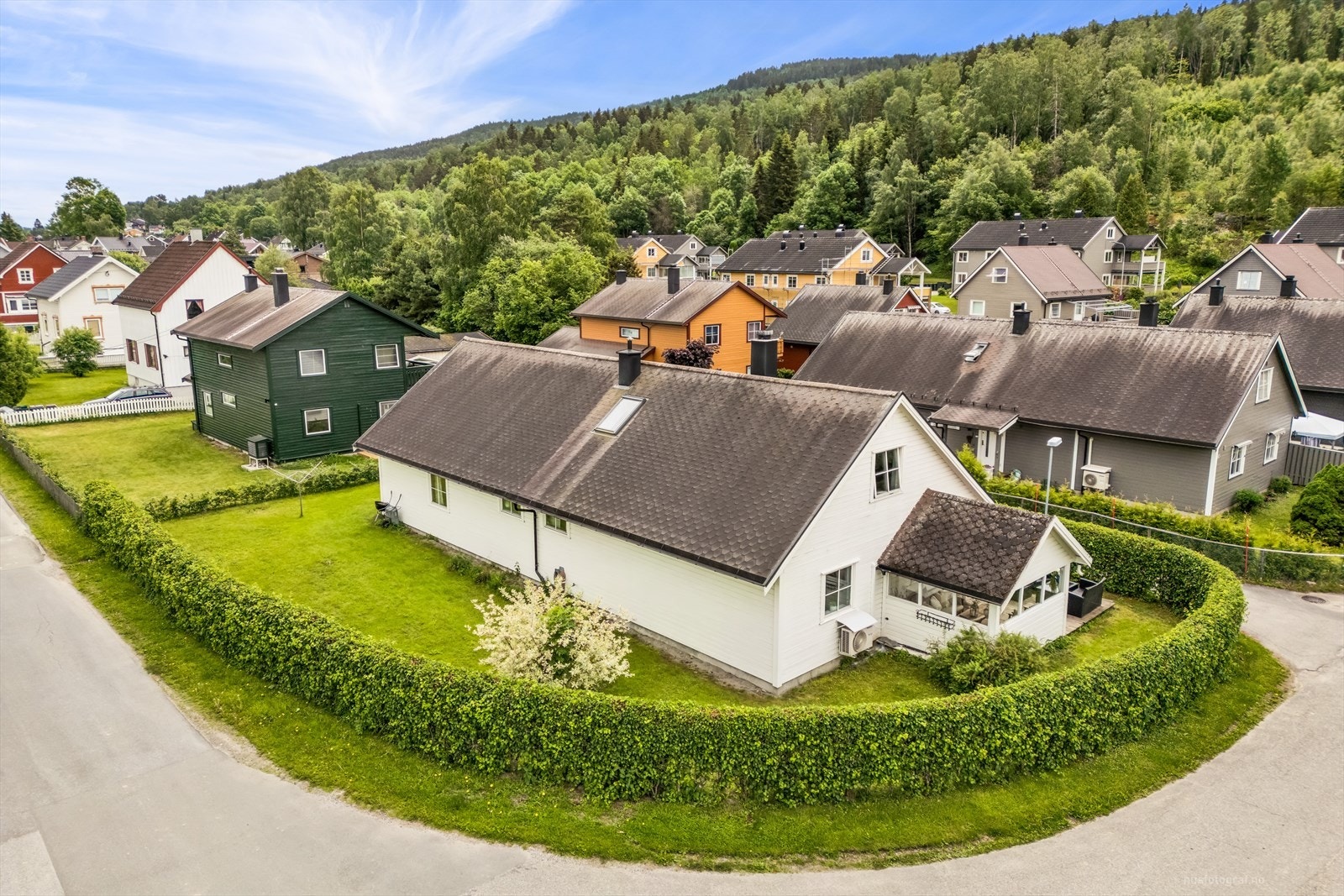Stor terrasse på ca. 31 kvm. Takoverbygd del på ca. 10 kvm. Galleribilde