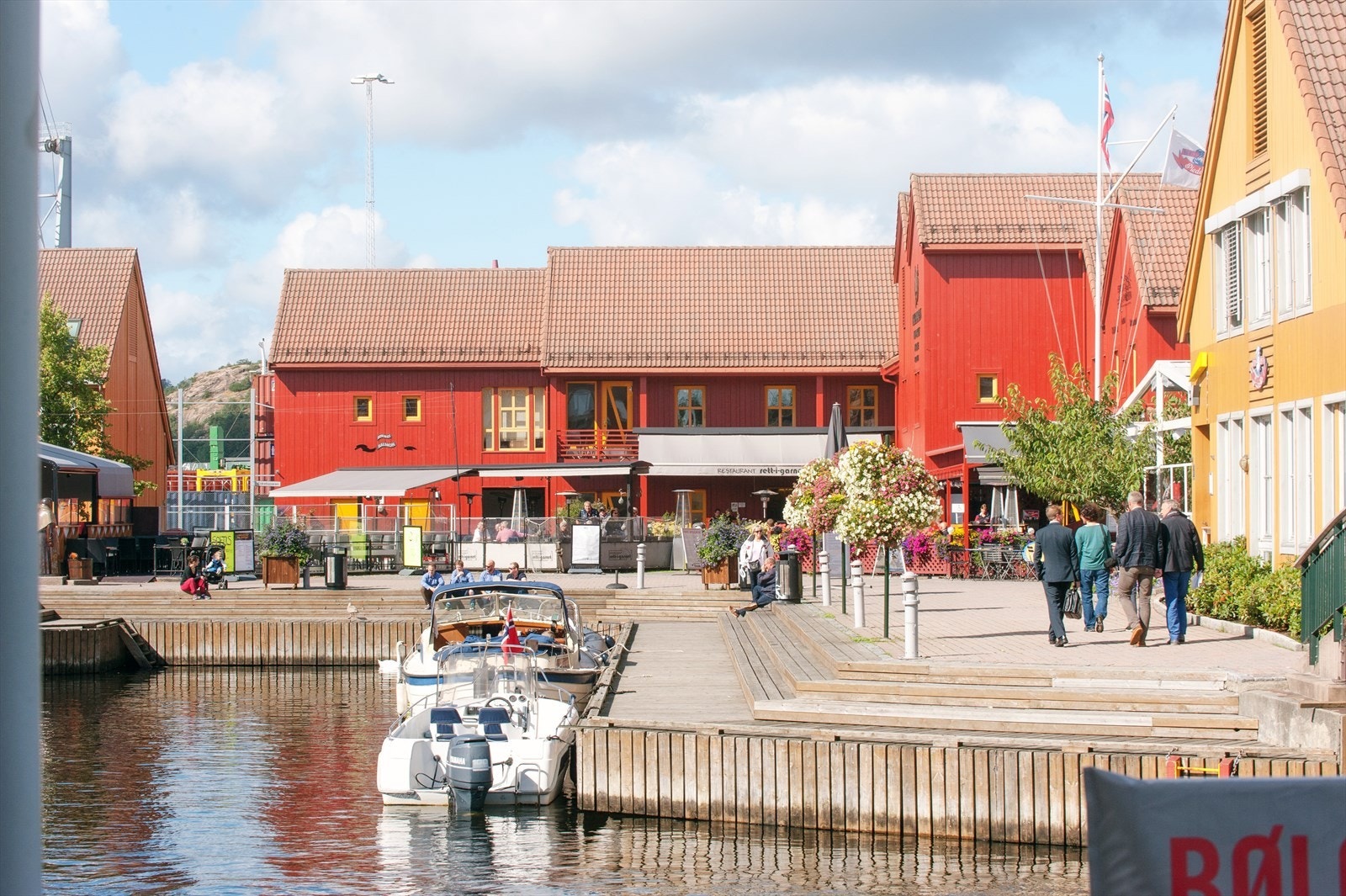 Fiskebrygga ligger bare en liten rusletur unna.. Galleribilde