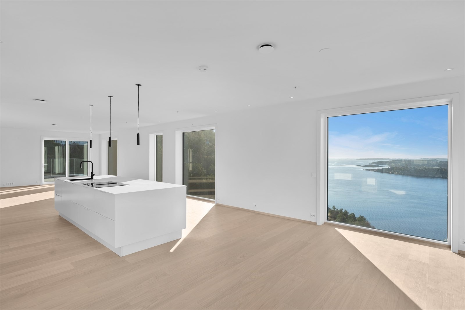 Åpen stue/kjøkken løsning med en fantastisk utsikt Galleribilde