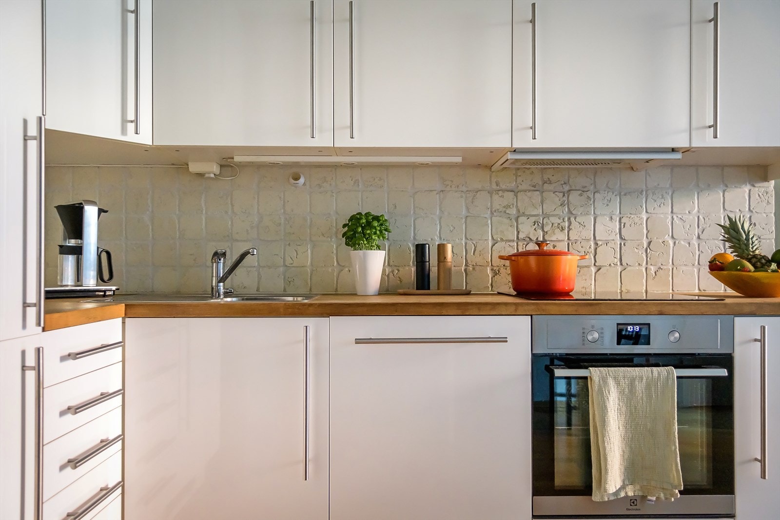 Induksjonsplatetopp og stekeovn fra 2021. Det er ble lagt ny kurs til platetopp/stekeovn i 2021. Galleribilde